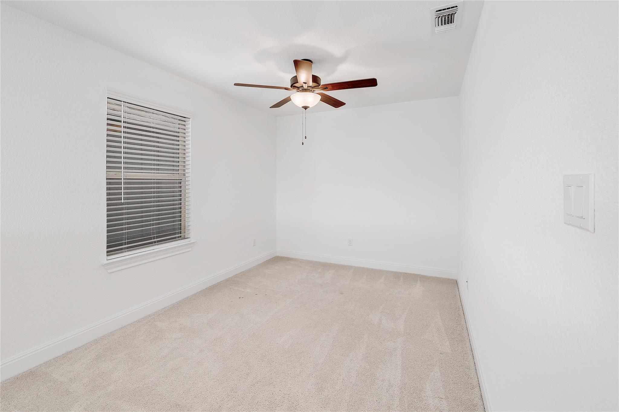 825 Olinda WAY