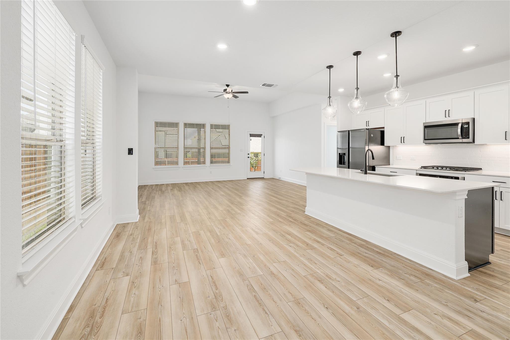 825 Olinda WAY