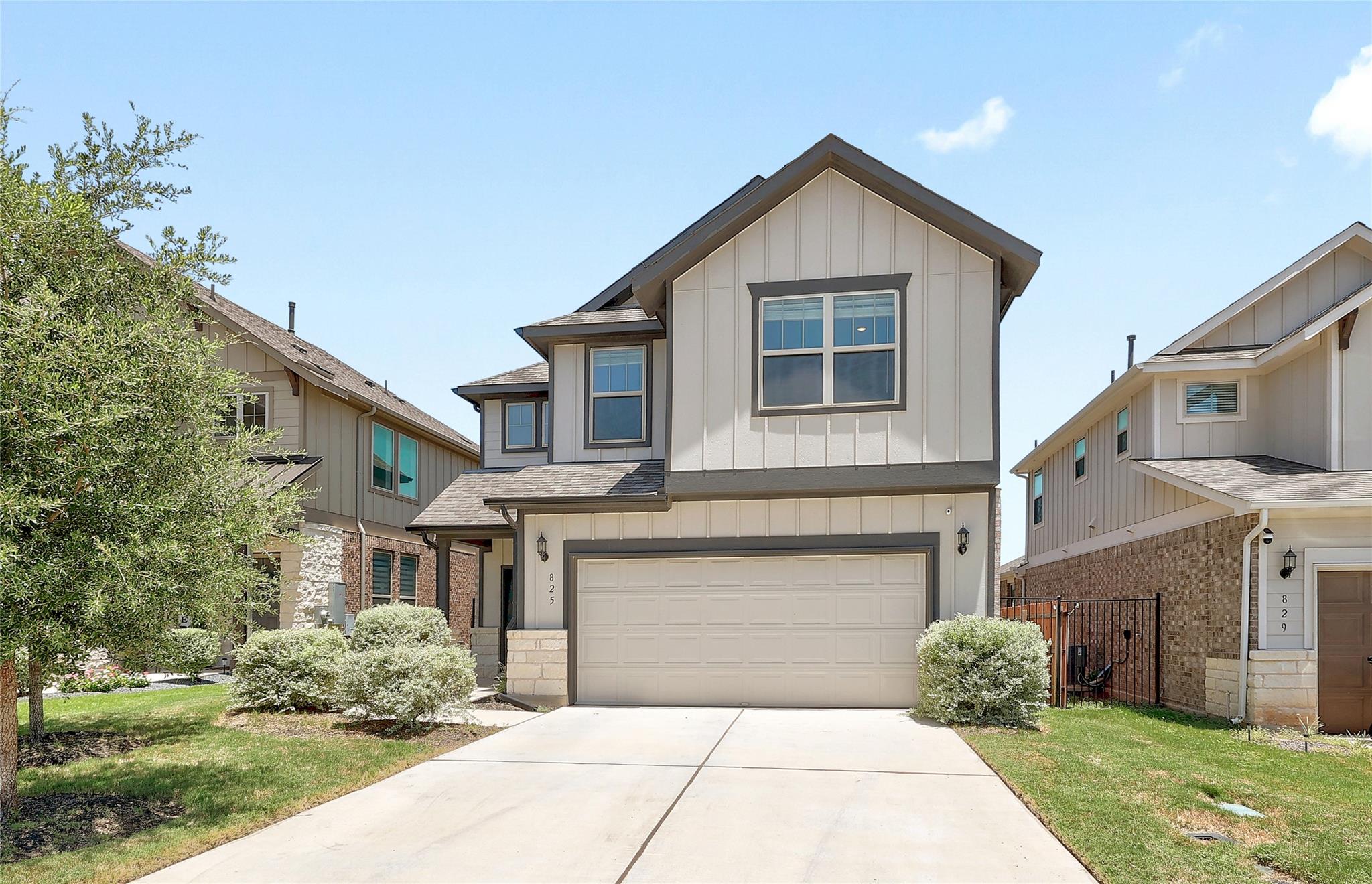 825 Olinda WAY