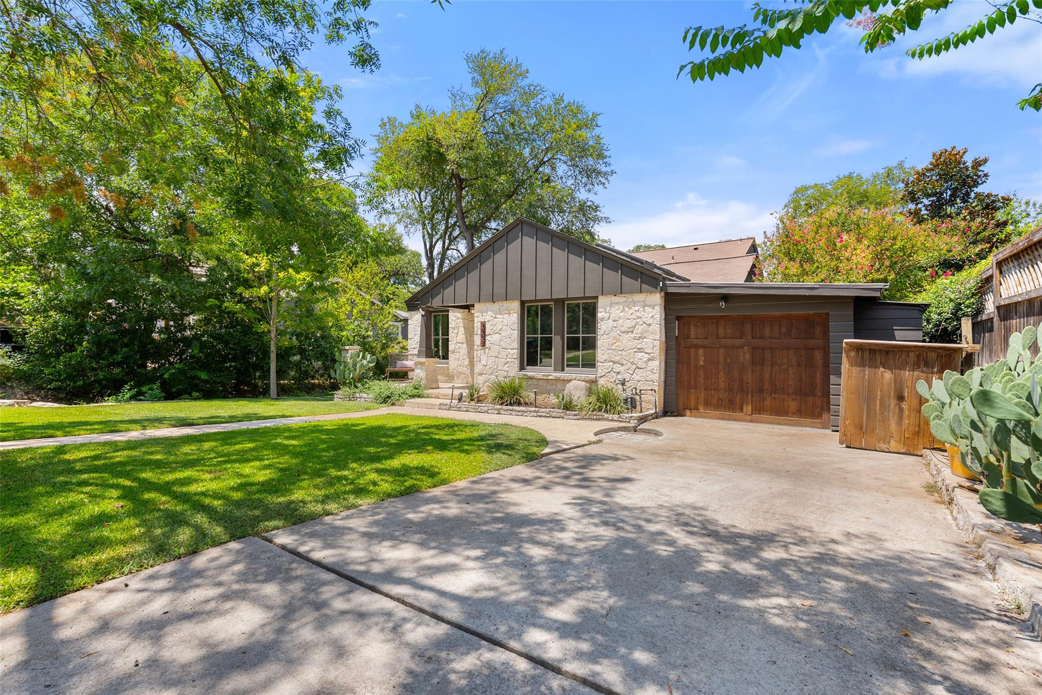 2208 Mountain View RD