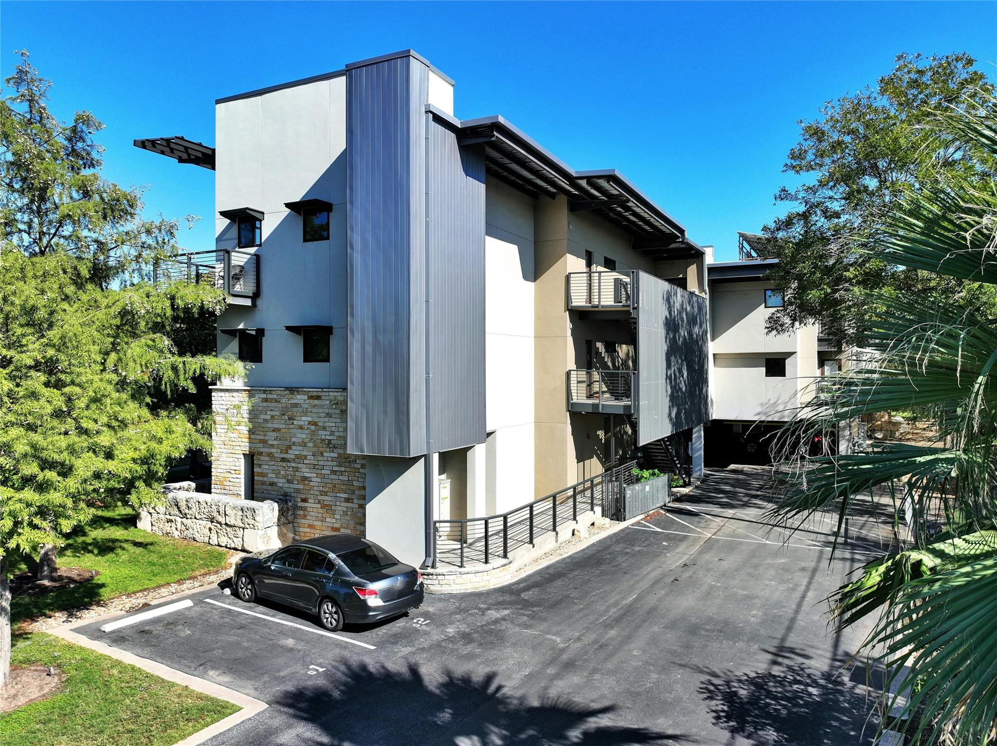 1603 Enfield RD # 305