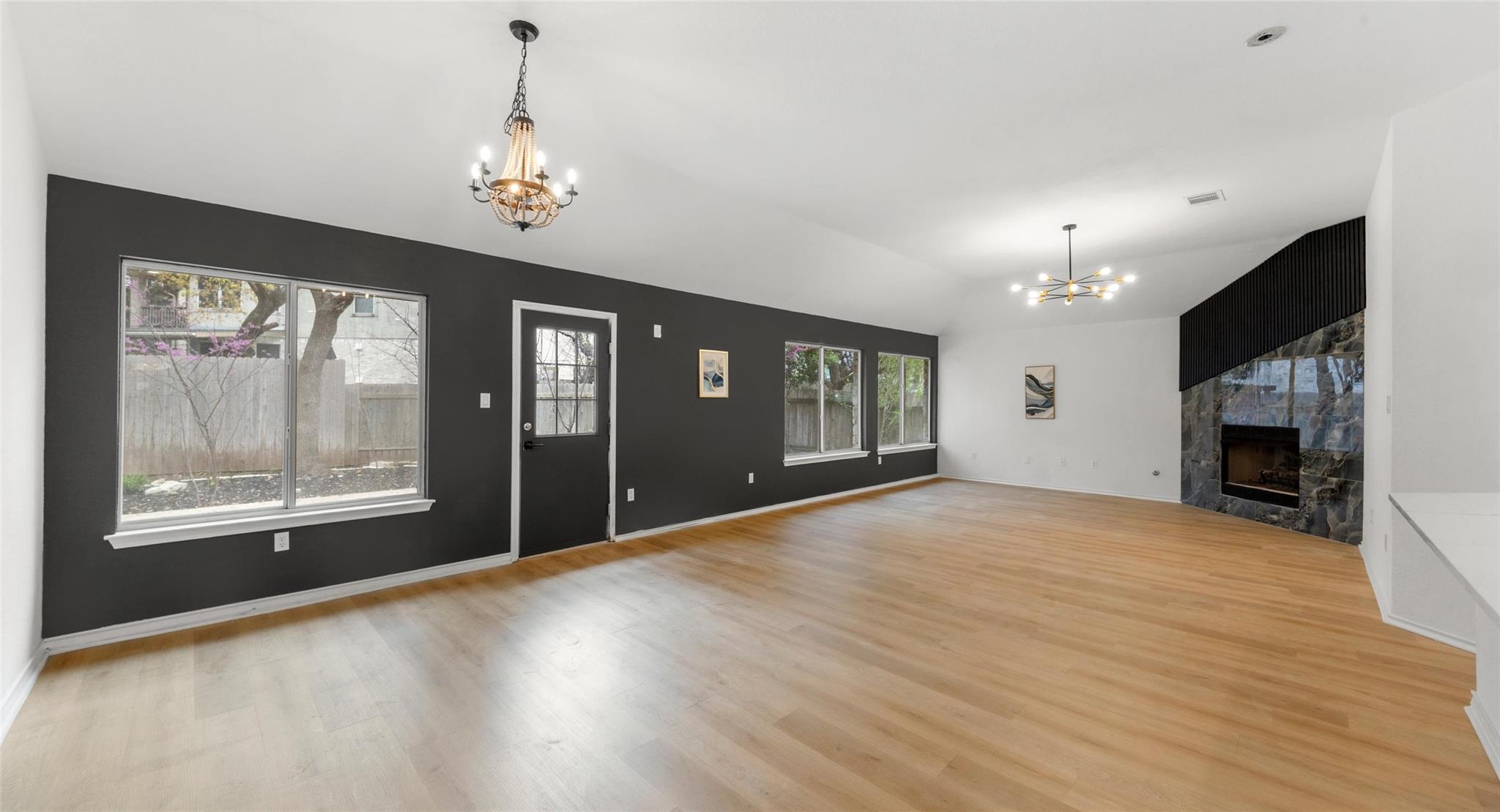 2527 Crenshaw DR
