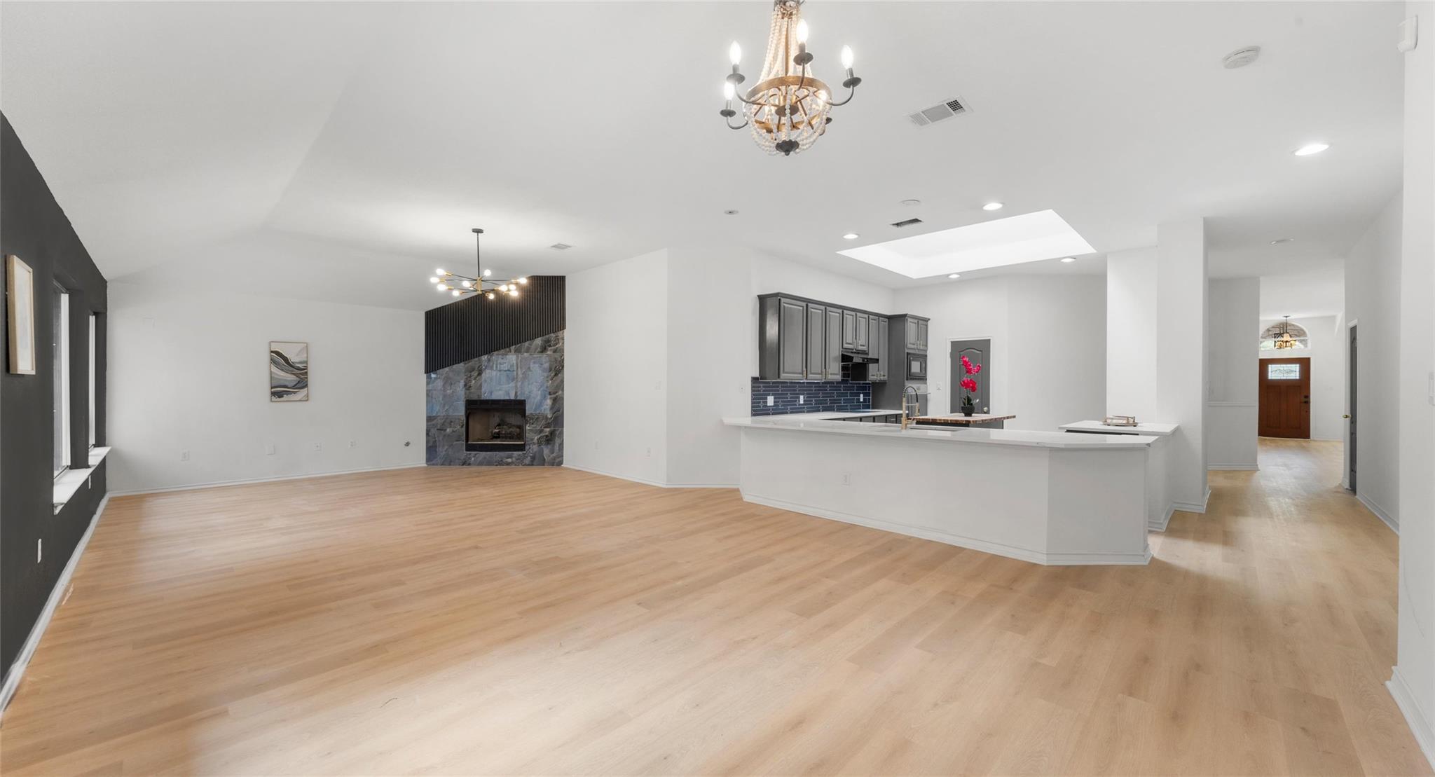 2527 Crenshaw DR