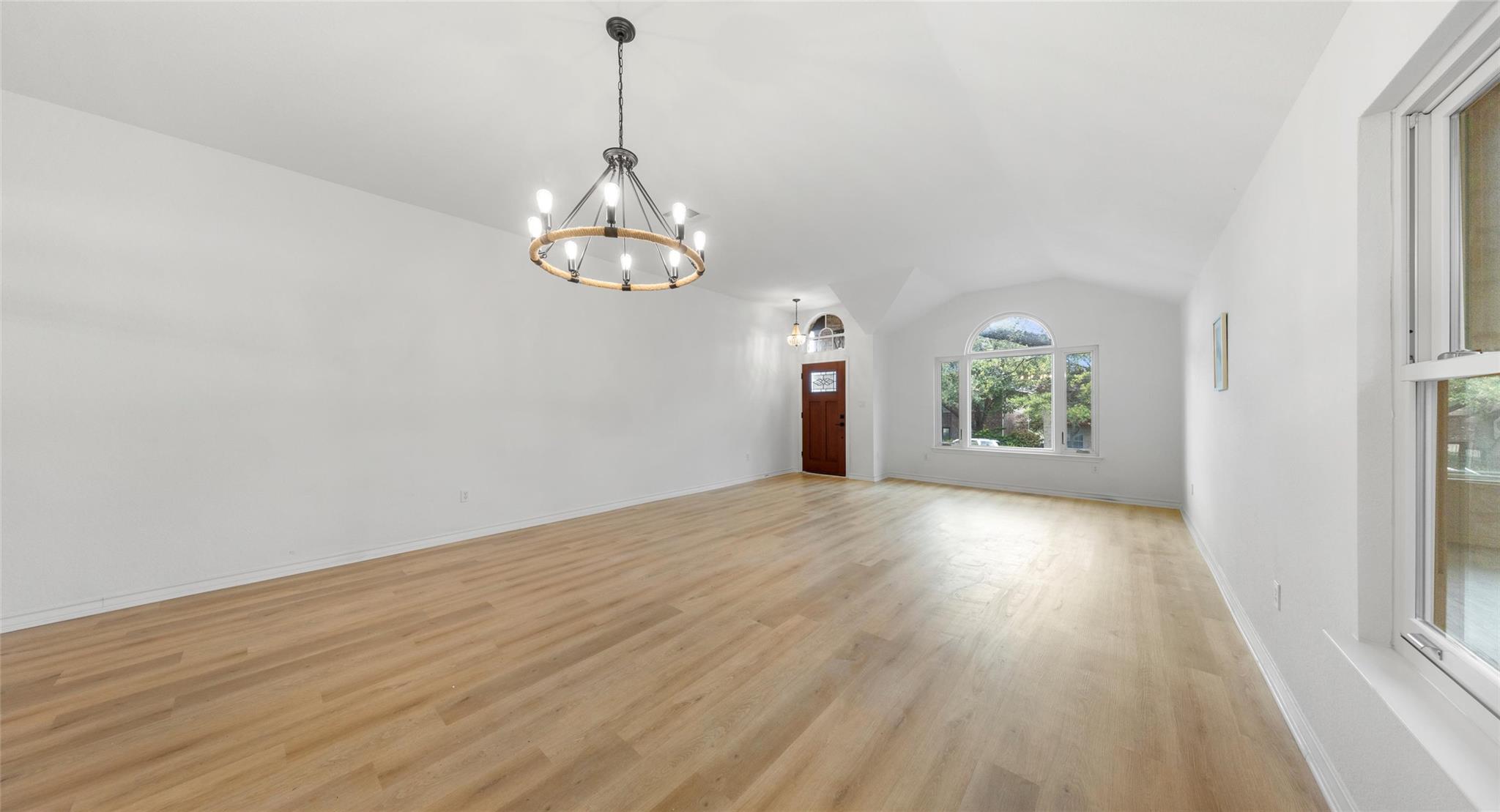 2527 Crenshaw DR