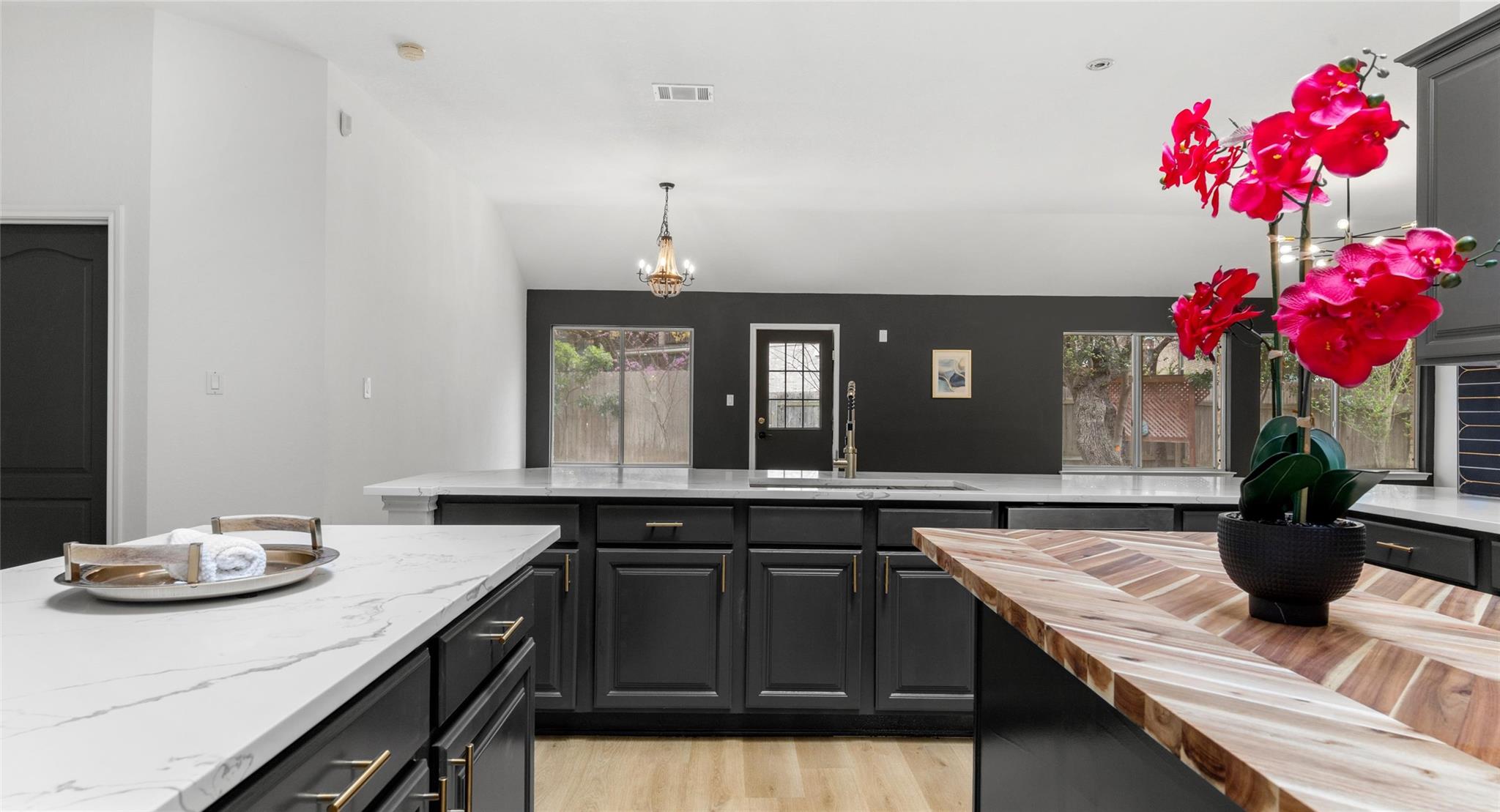2527 Crenshaw DR