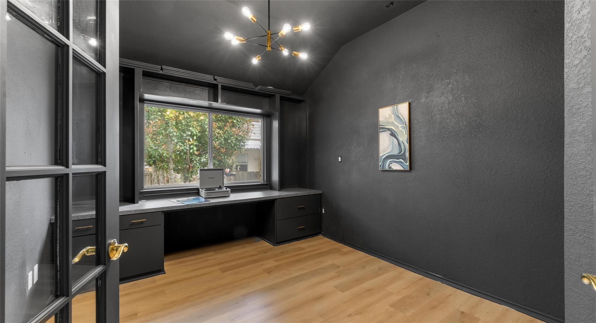 2527 Crenshaw DR