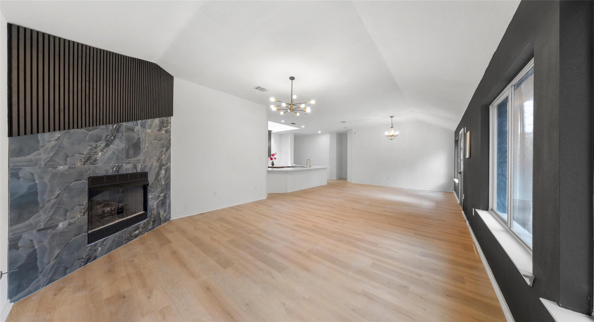 2527 Crenshaw DR