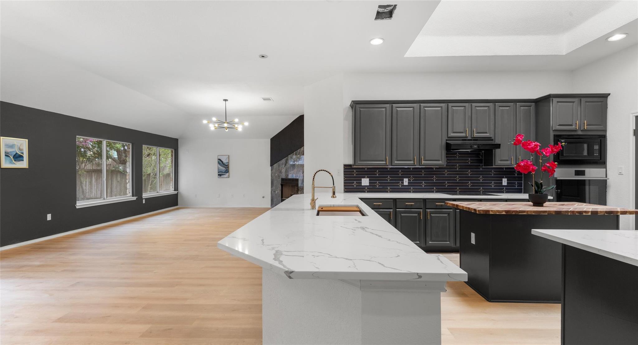 2527 Crenshaw DR