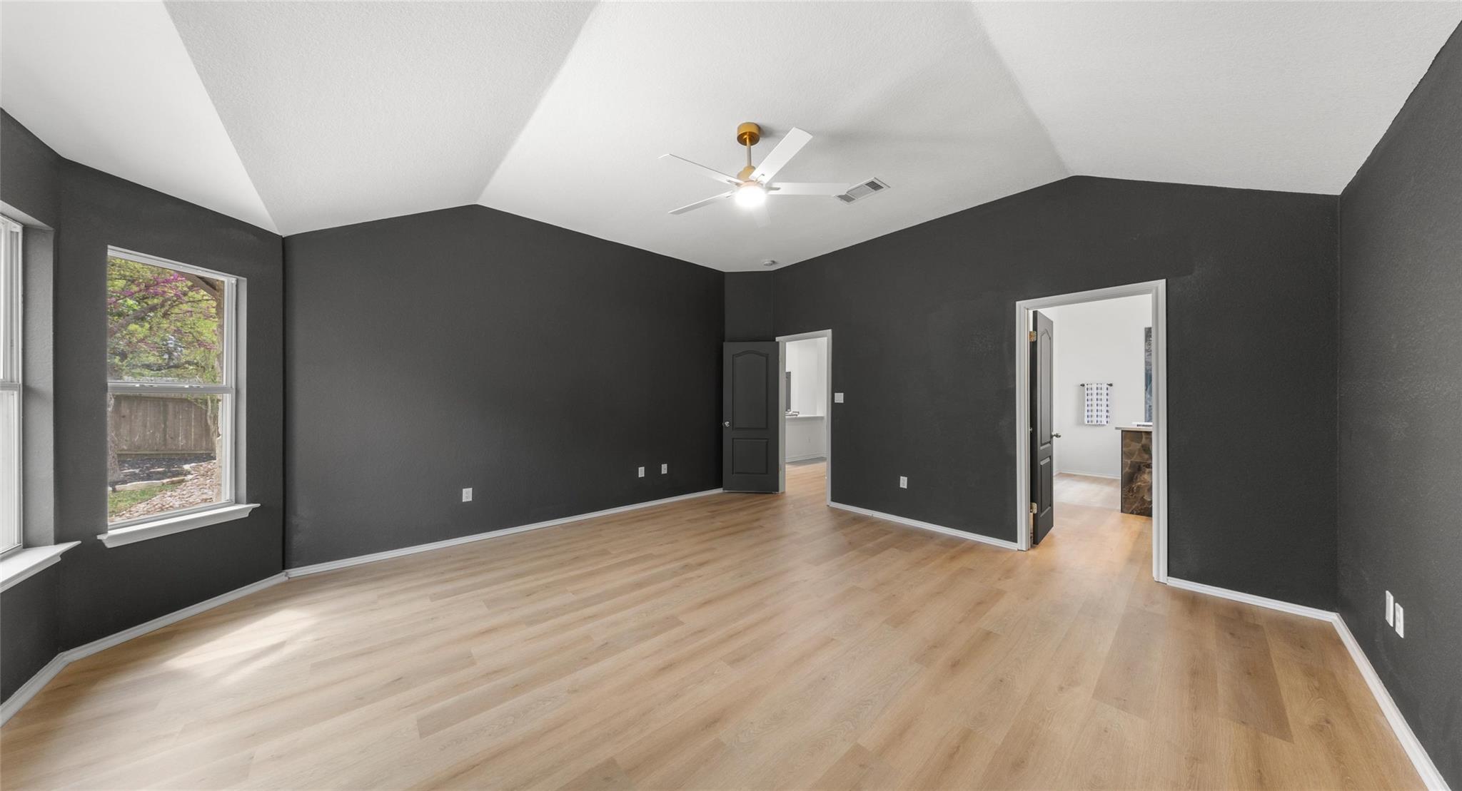 2527 Crenshaw DR