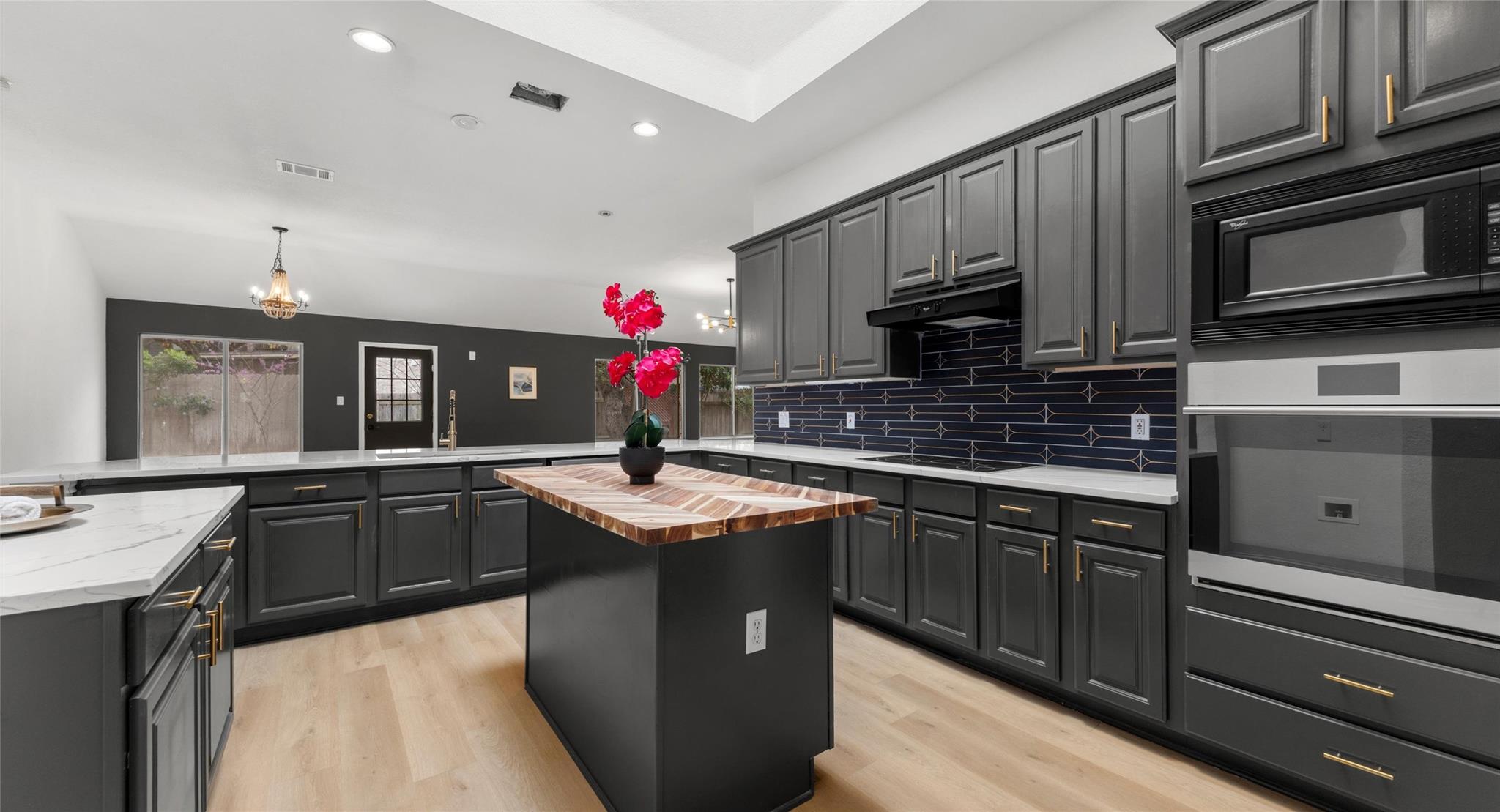 2527 Crenshaw DR