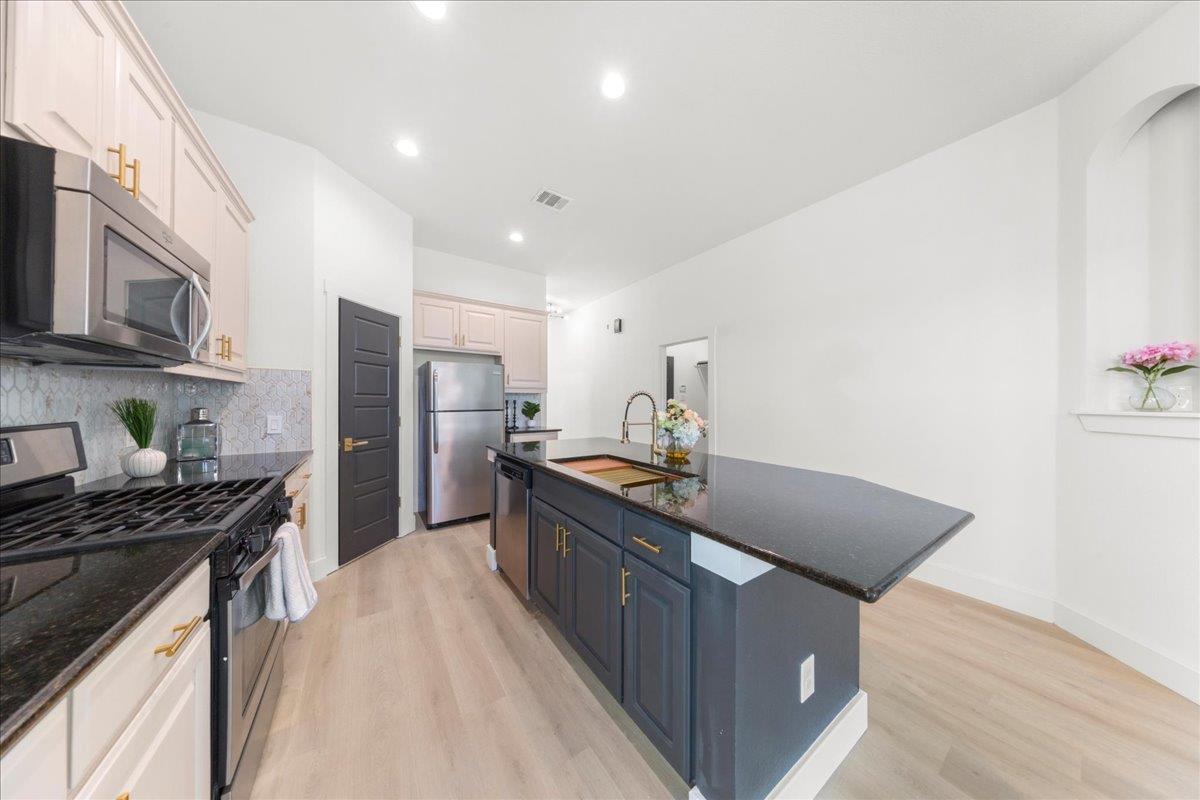 2408 Vintage Stave RD # 101