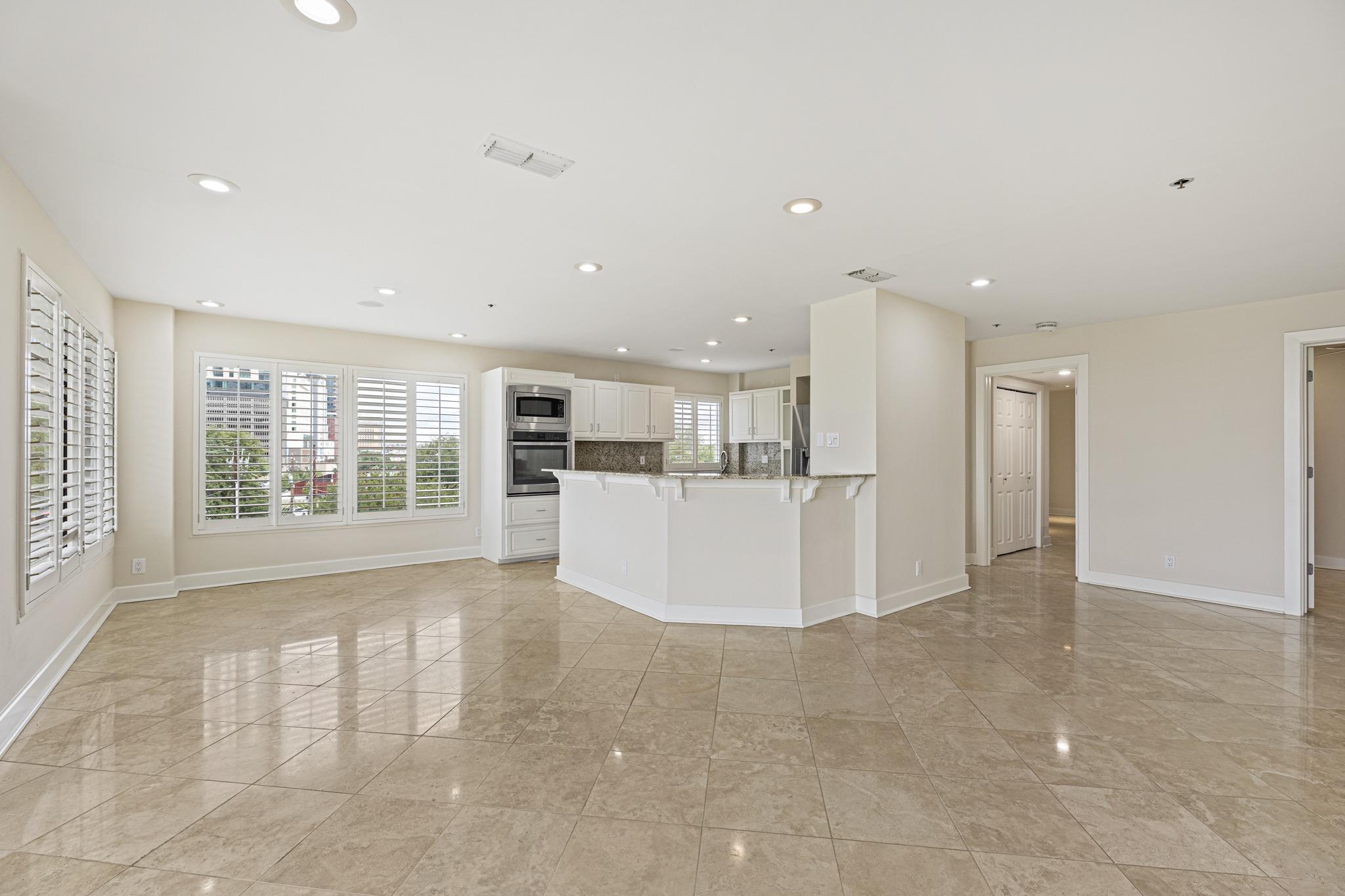 40 N Interstate 35 Highway Unit: 5A1