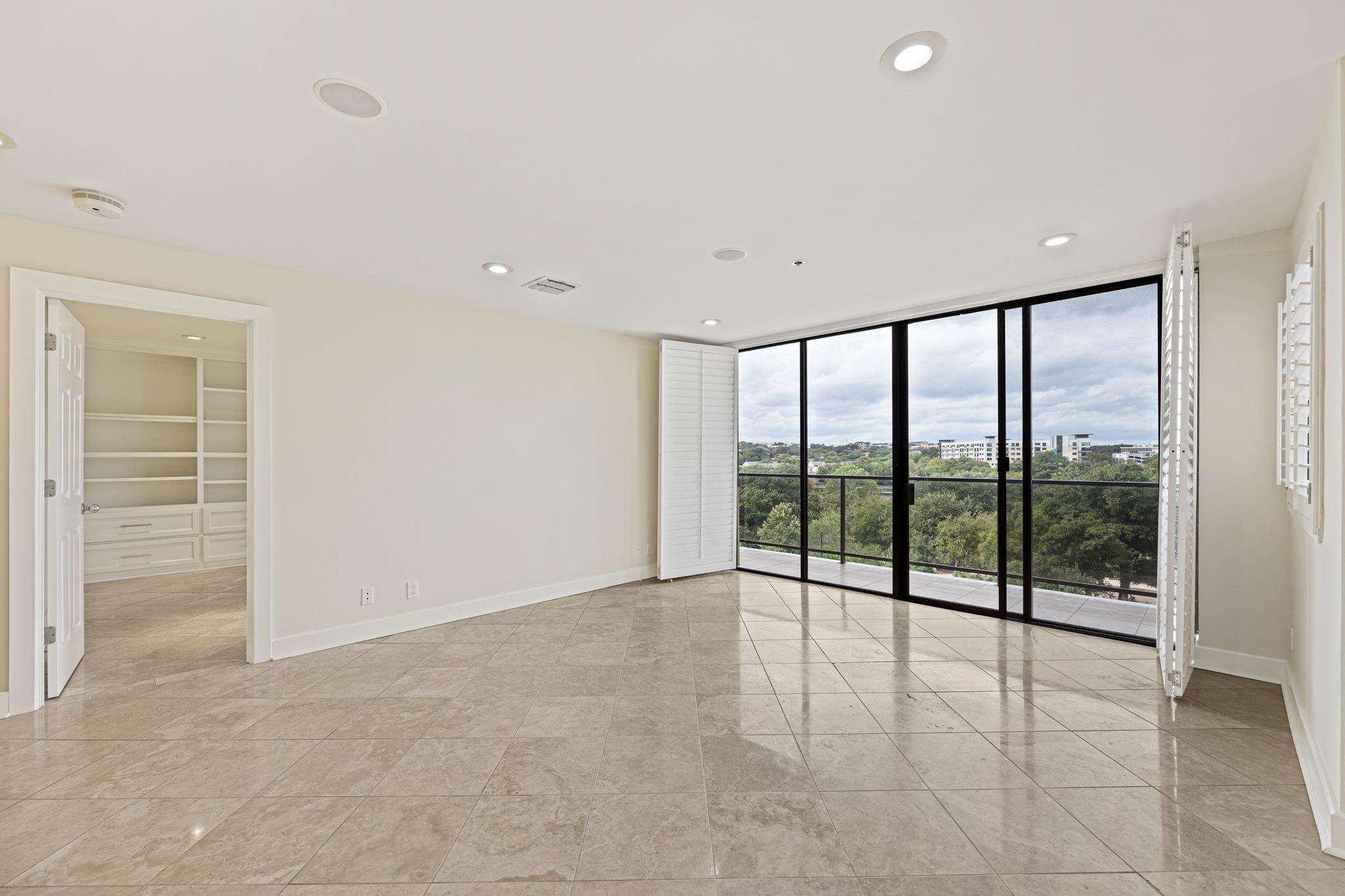 40 N Interstate 35 Highway Unit: 5A1