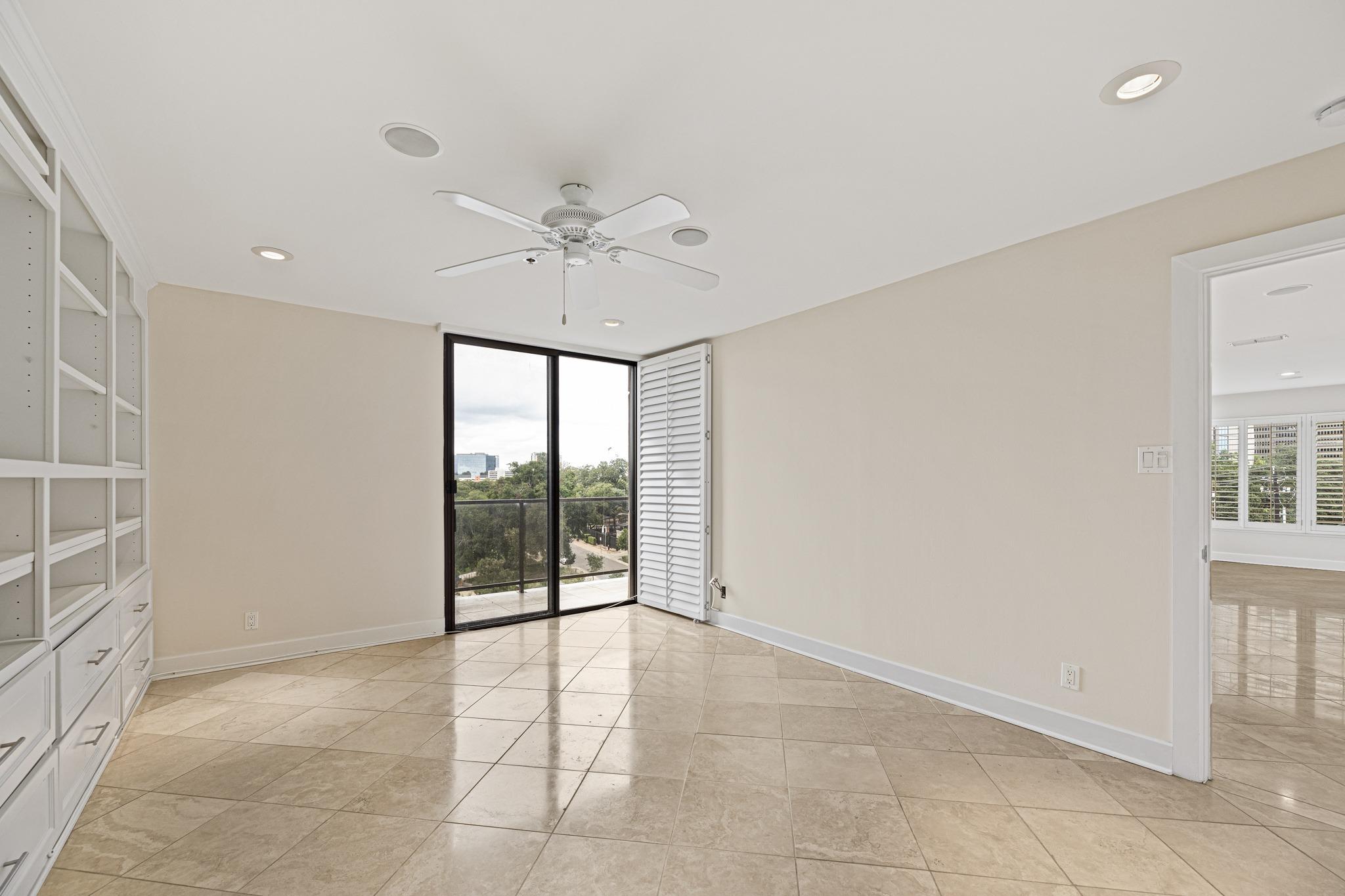 40 N Interstate 35 Highway Unit: 5A1