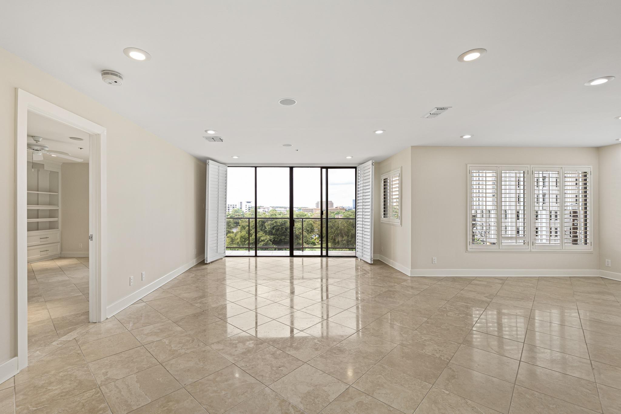 40 N Interstate 35 Highway Unit: 5A1