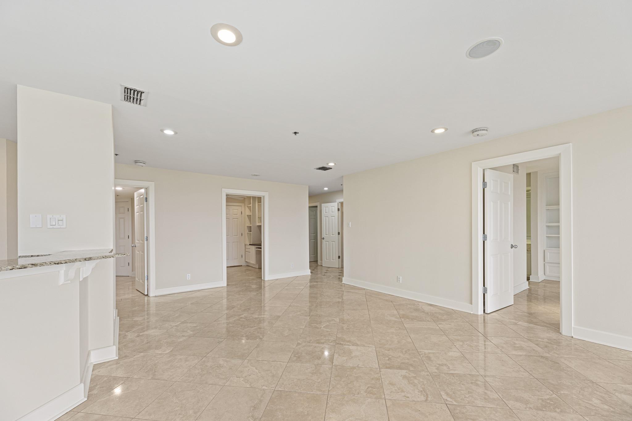 40 N Interstate 35 Highway Unit: 5A1