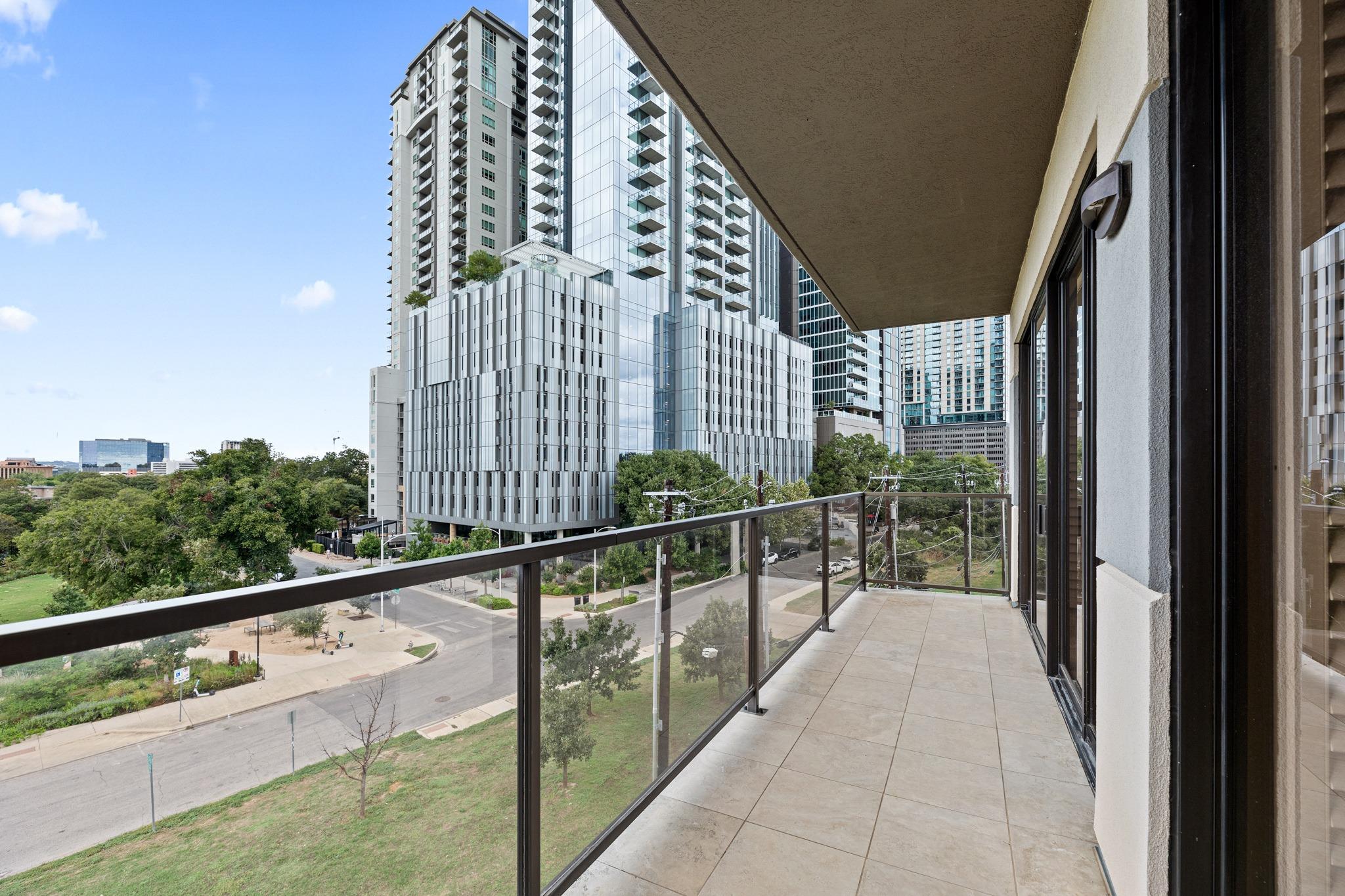 40 N Interstate 35 Highway Unit: 5A1