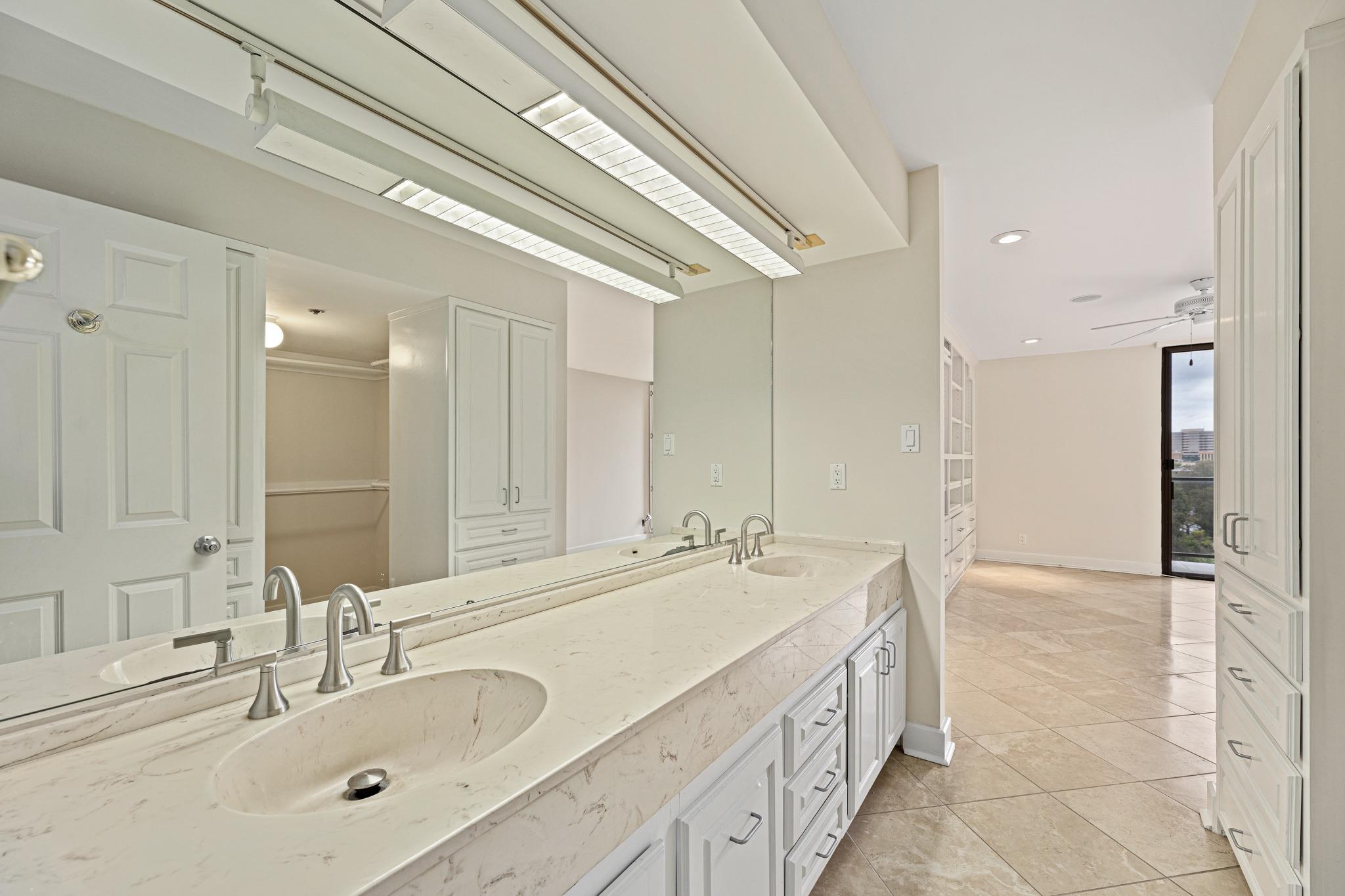 40 N Interstate 35 Highway Unit: 5A1