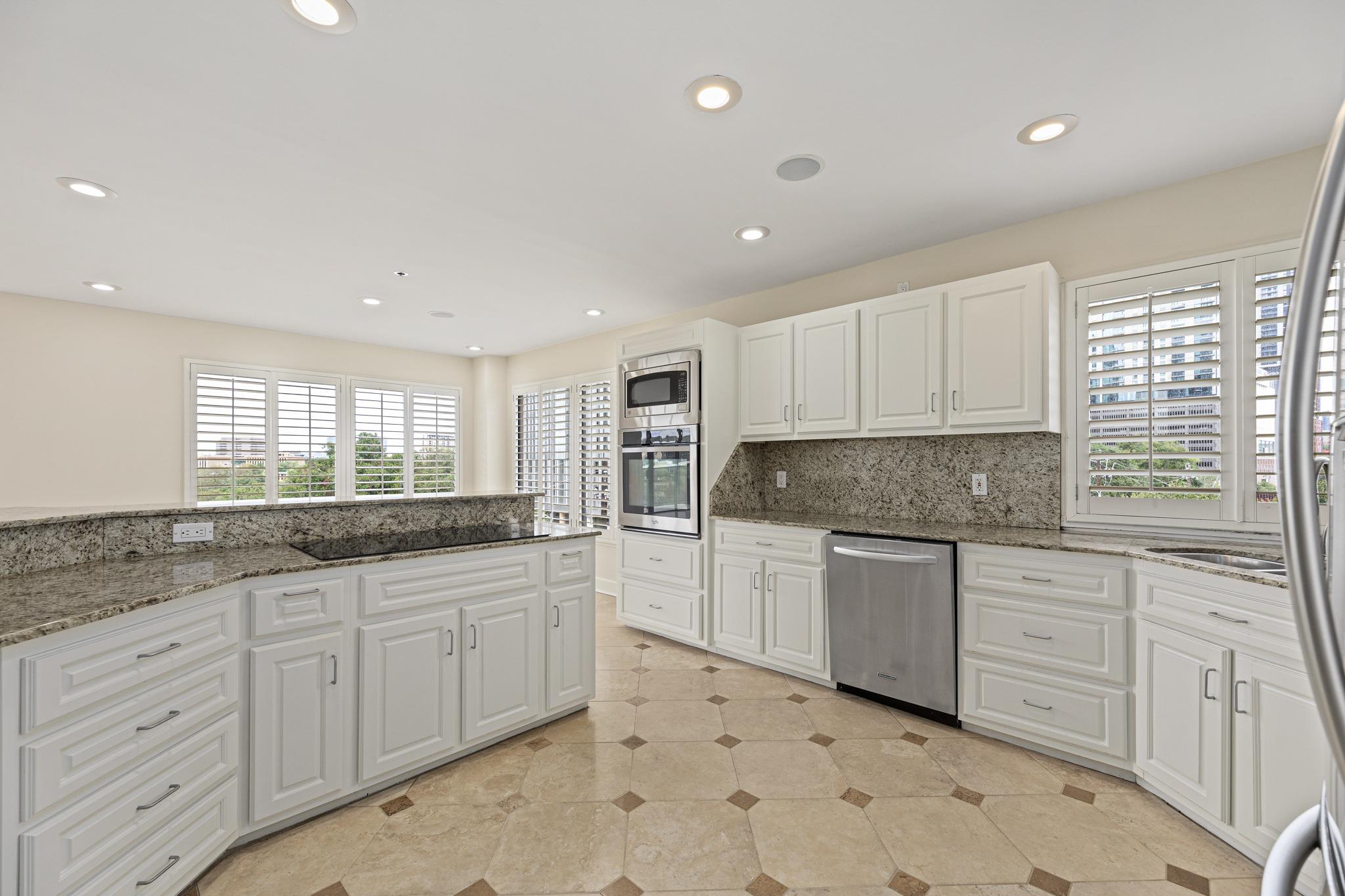 40 N Interstate 35 Highway Unit: 5A1