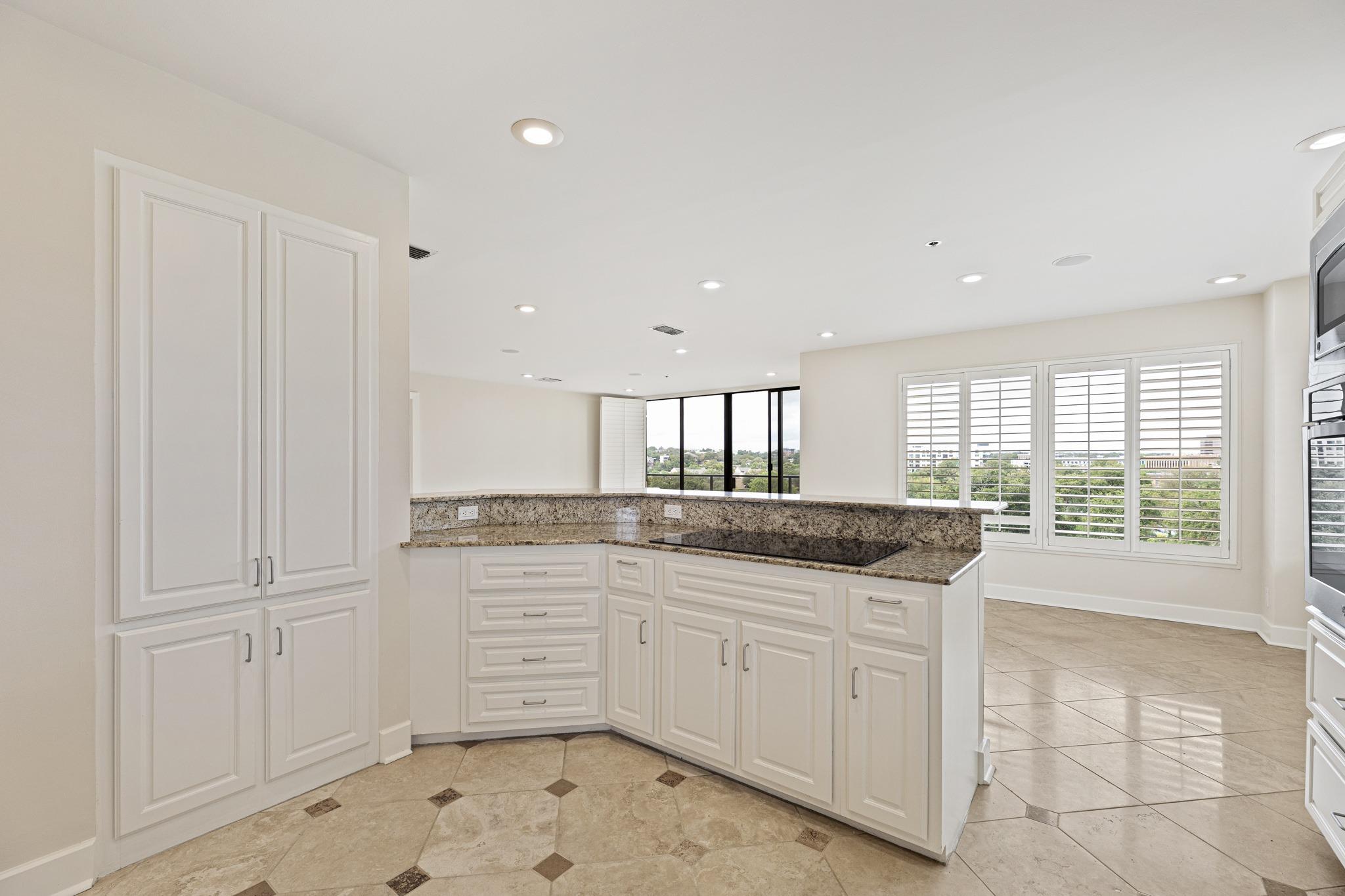40 N Interstate 35 Highway Unit: 5A1