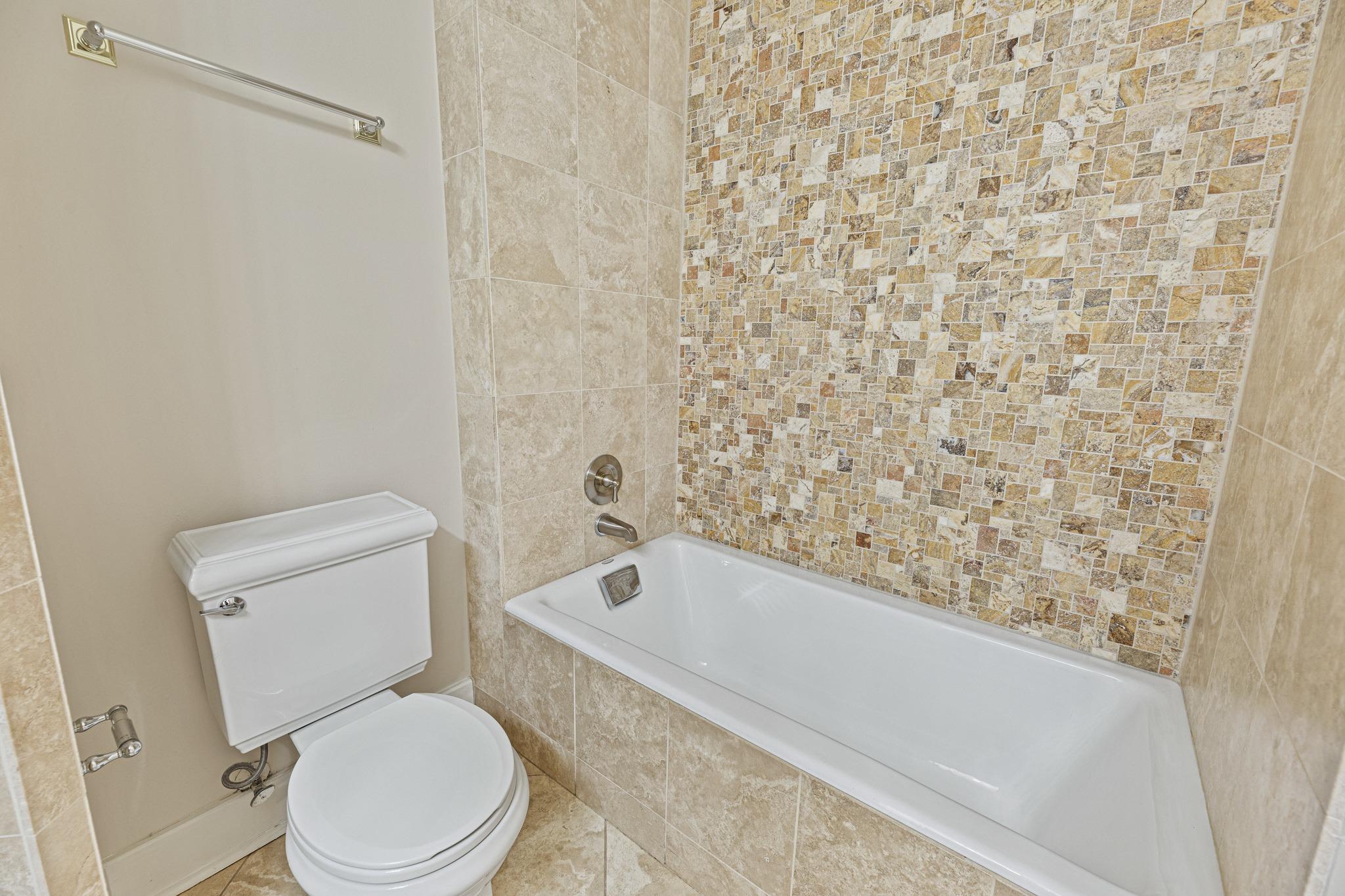 40 N Interstate 35 Highway Unit: 5A1