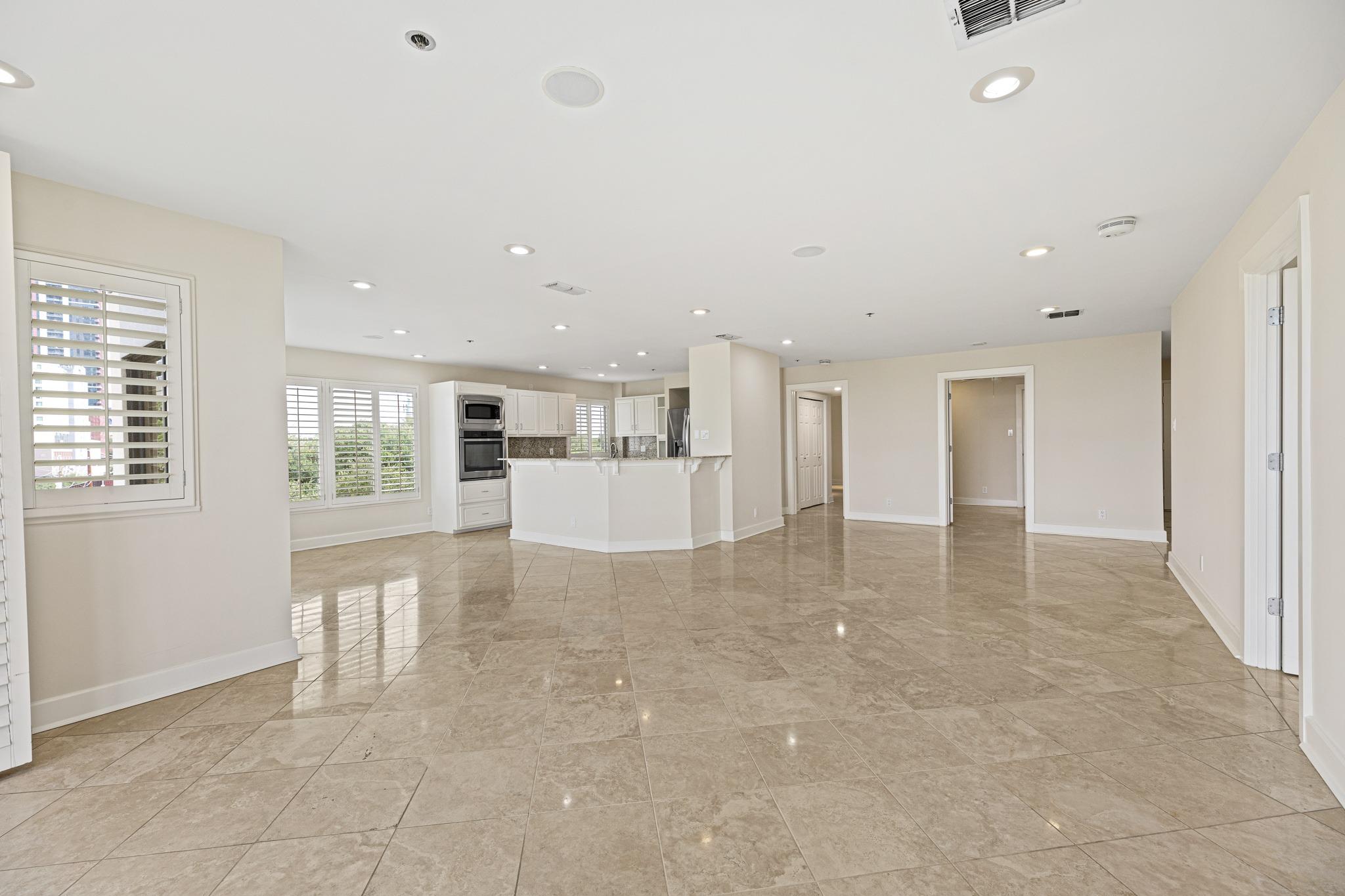 40 N Interstate 35 Highway Unit: 5A1