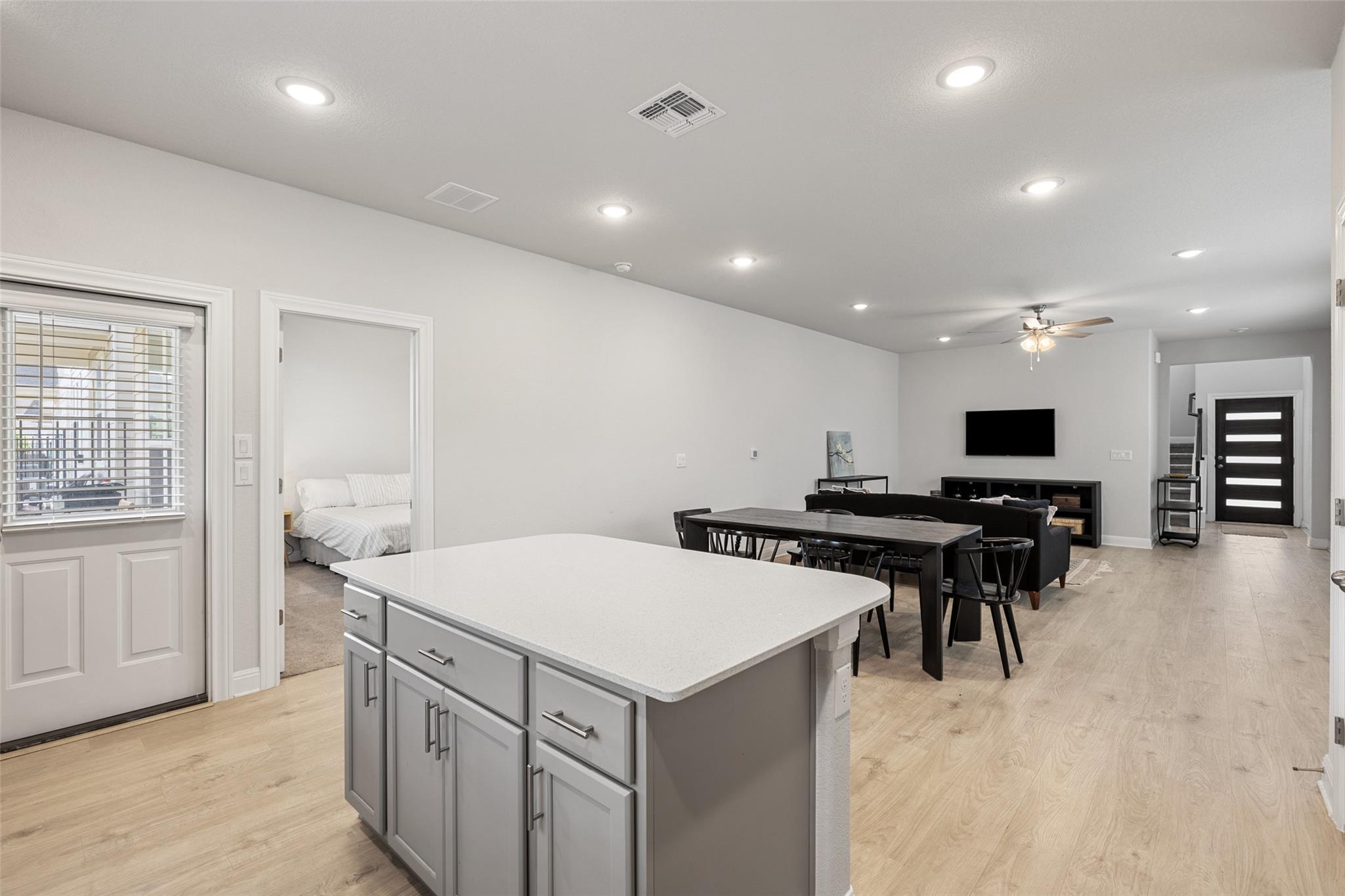 1012 Legend Milton LN