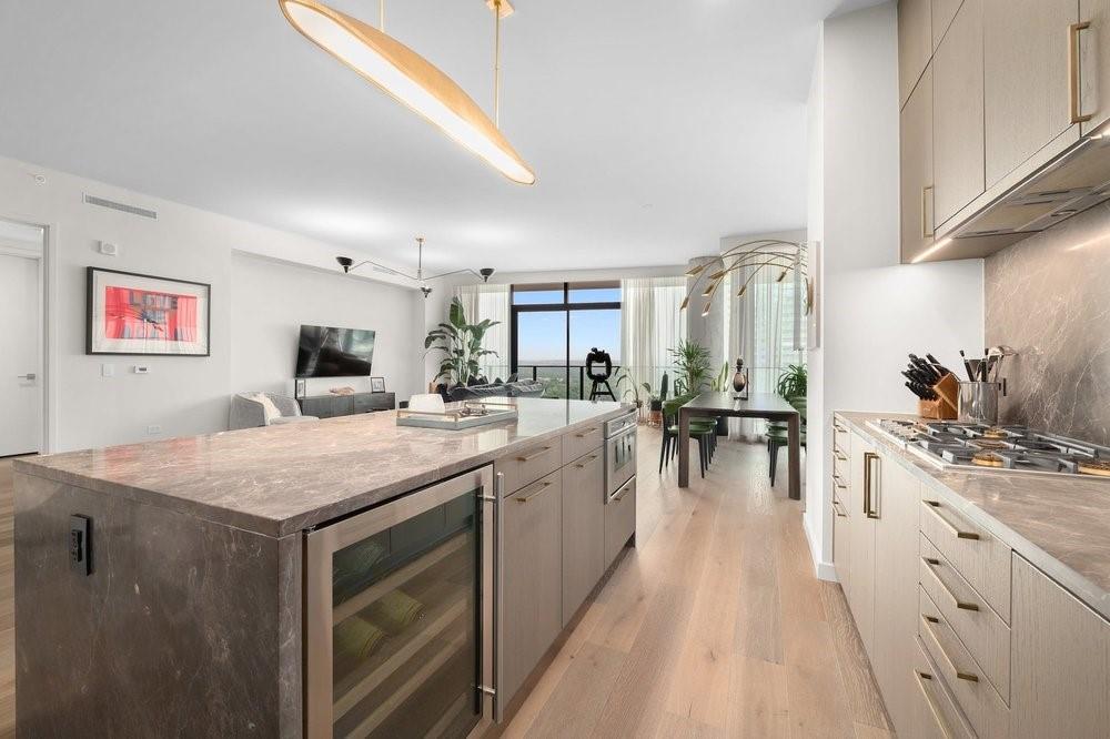 202 Nueces ST # 1906