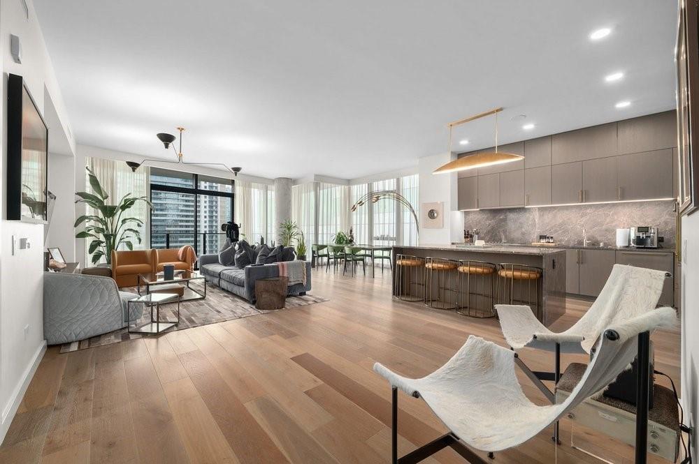 202 Nueces ST # 1906