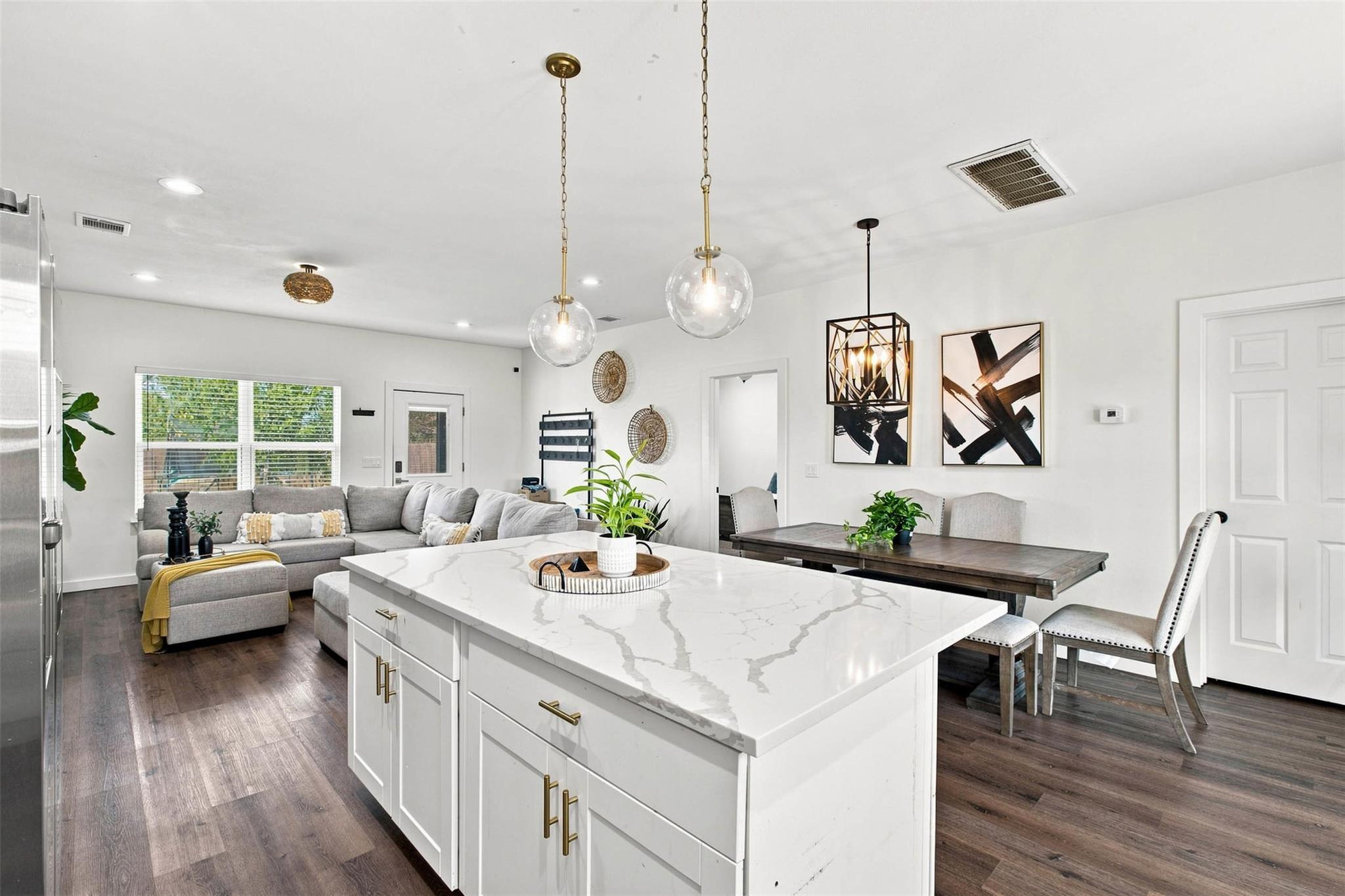 123 Escondido DR
