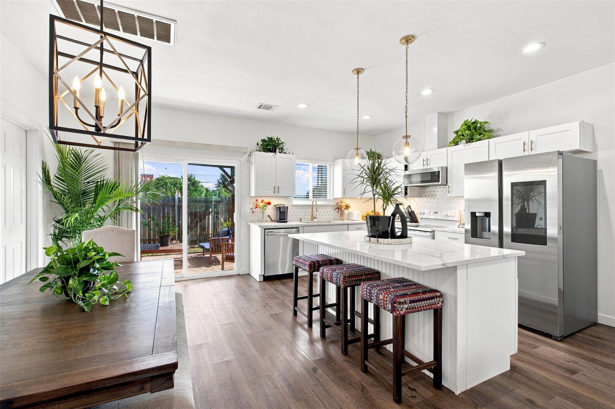 123 Escondido DR