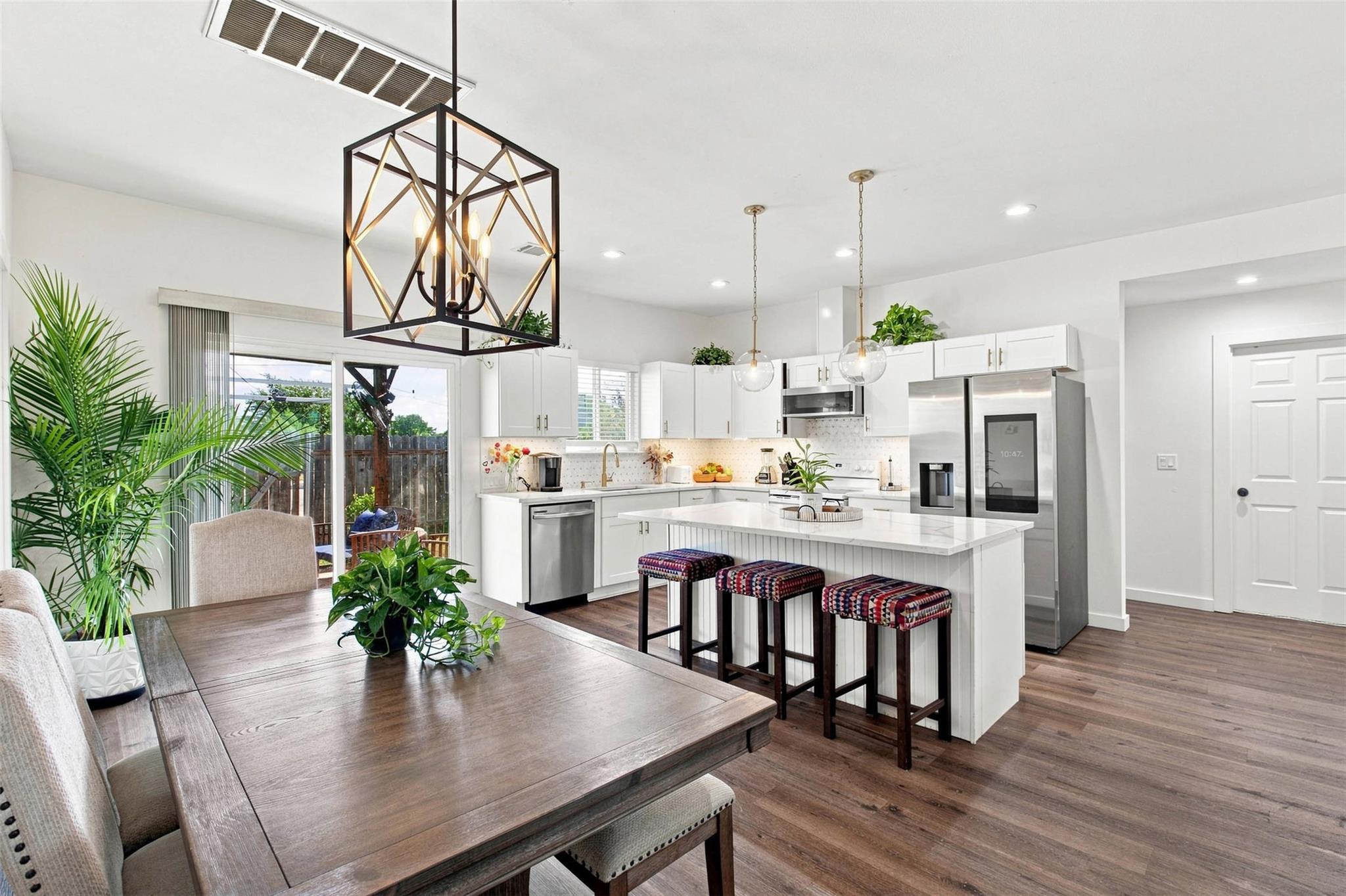 123 Escondido DR