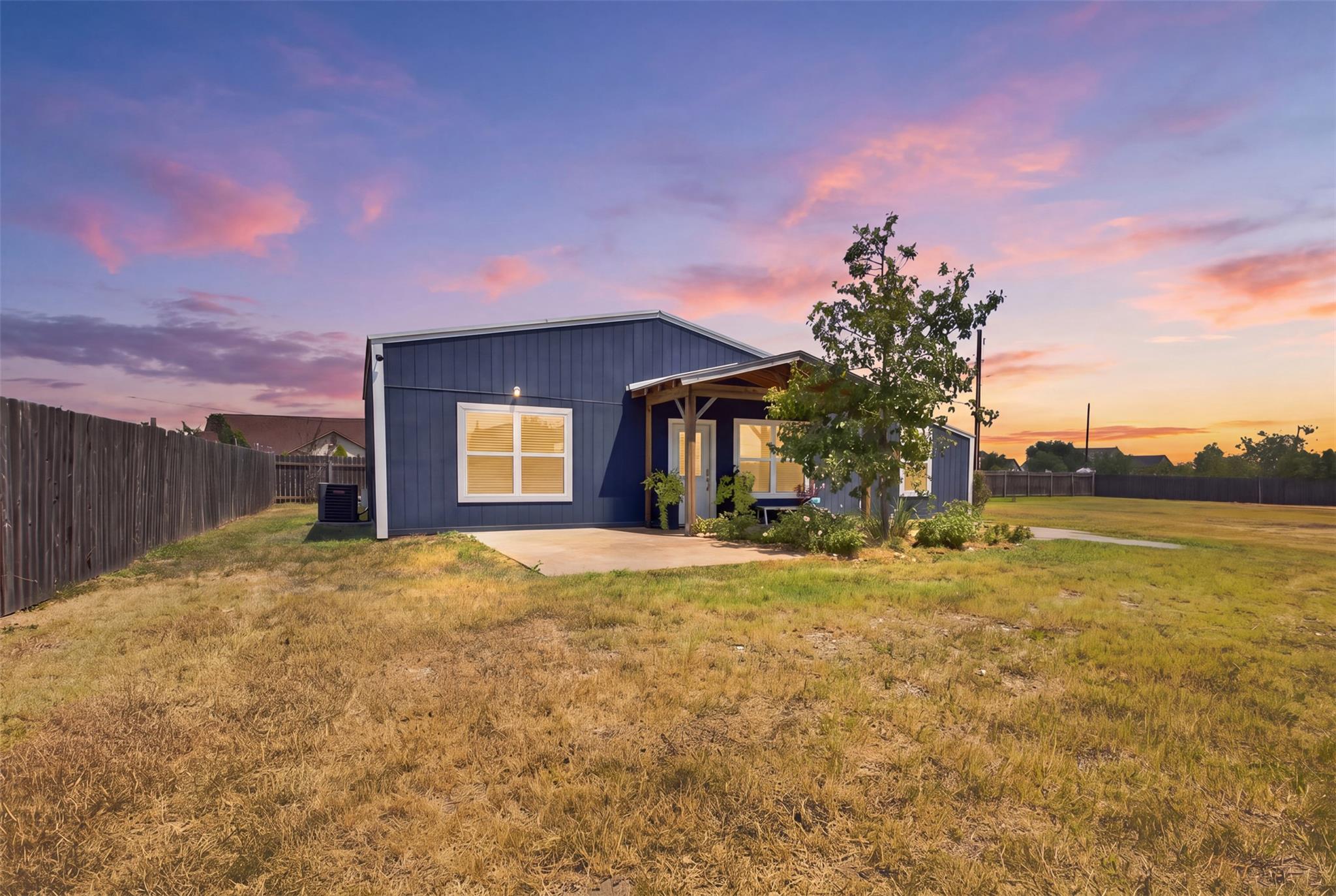 123 Escondido DR