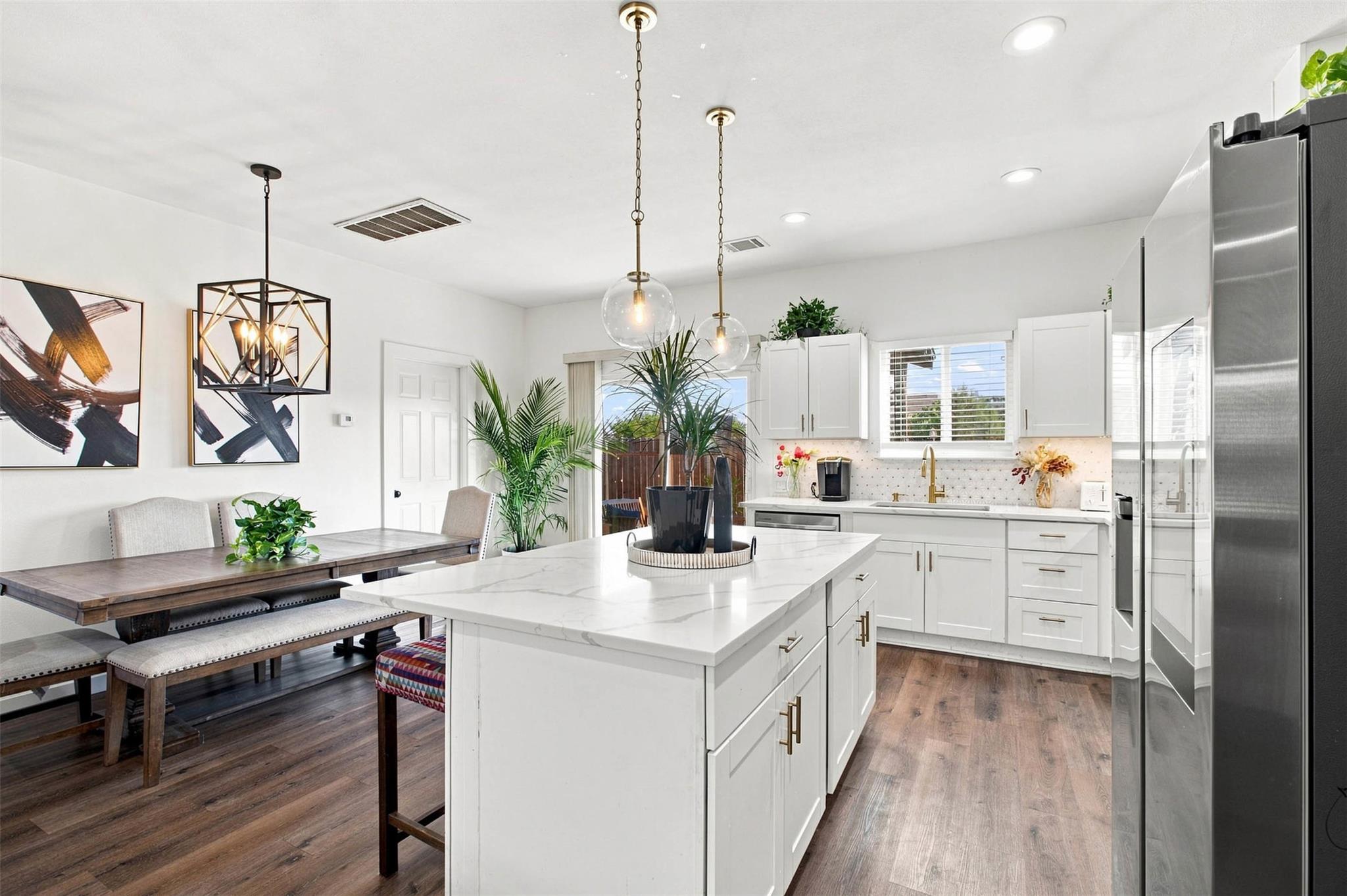 123 Escondido DR