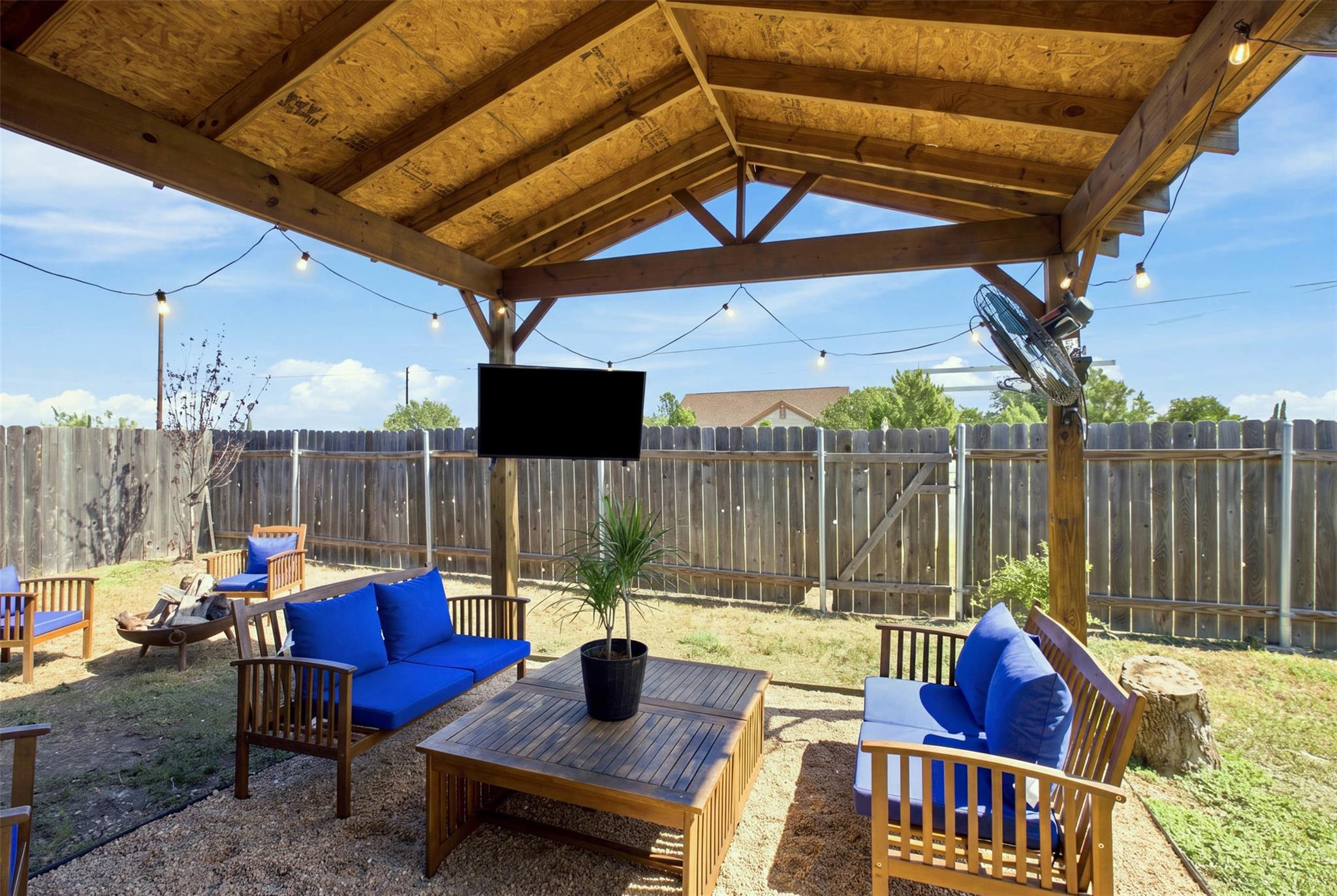 123 Escondido DR