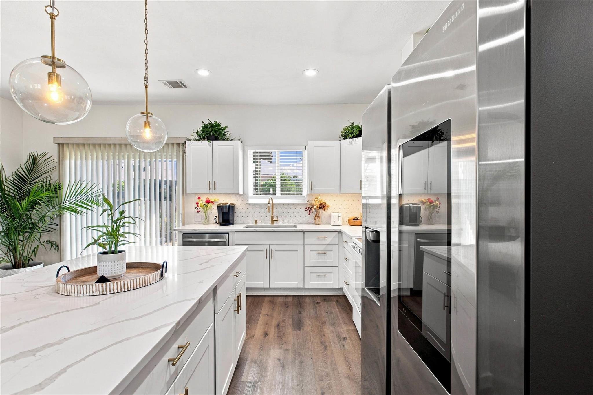 123 Escondido DR