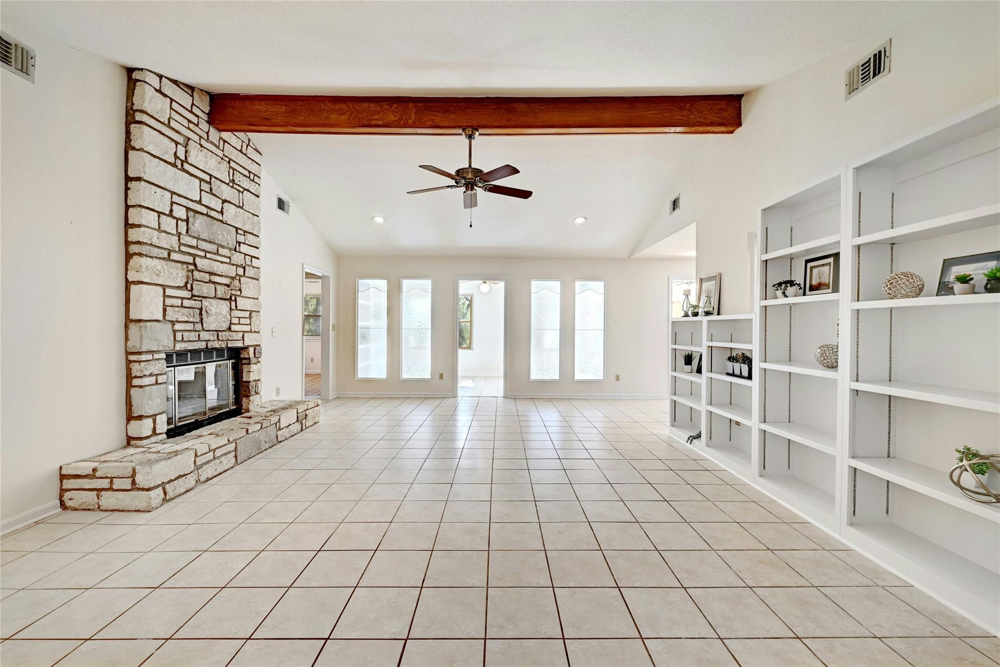 713 Mountain DR