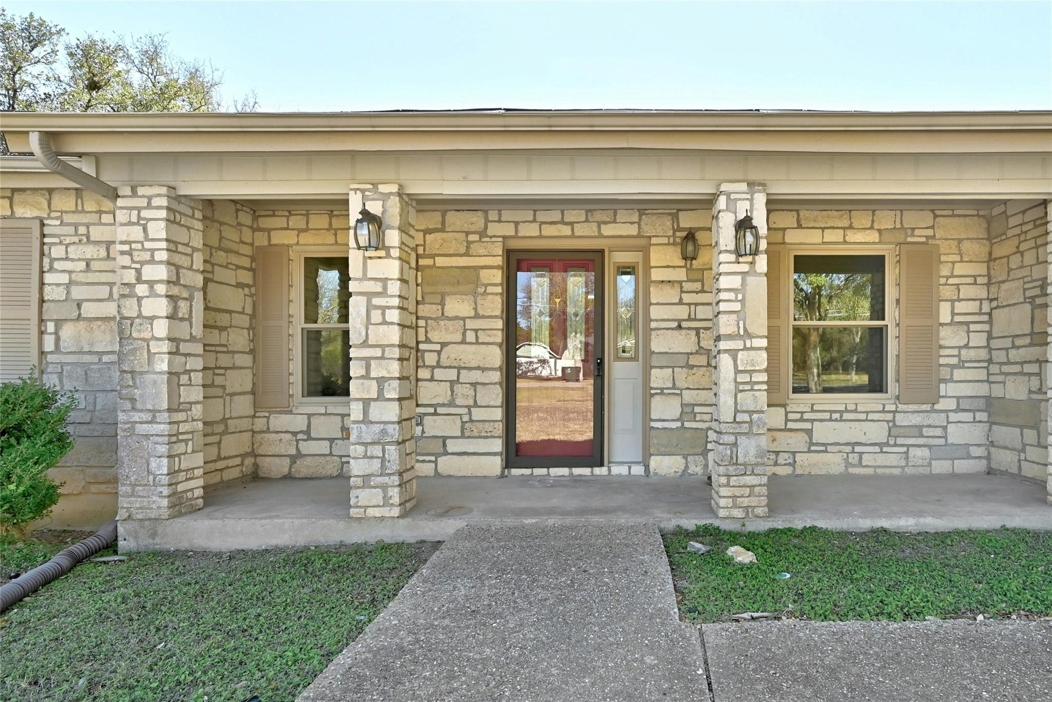 713 Mountain DR