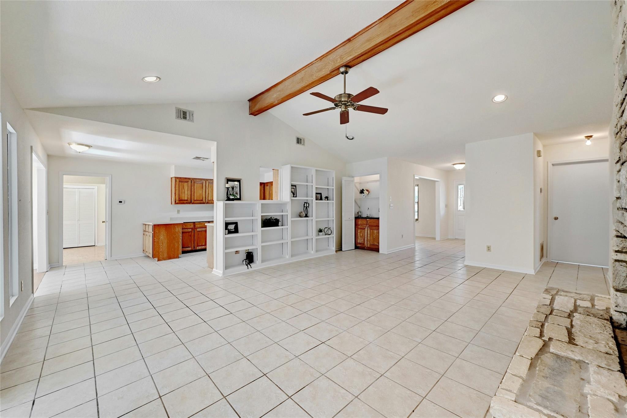 713 Mountain DR