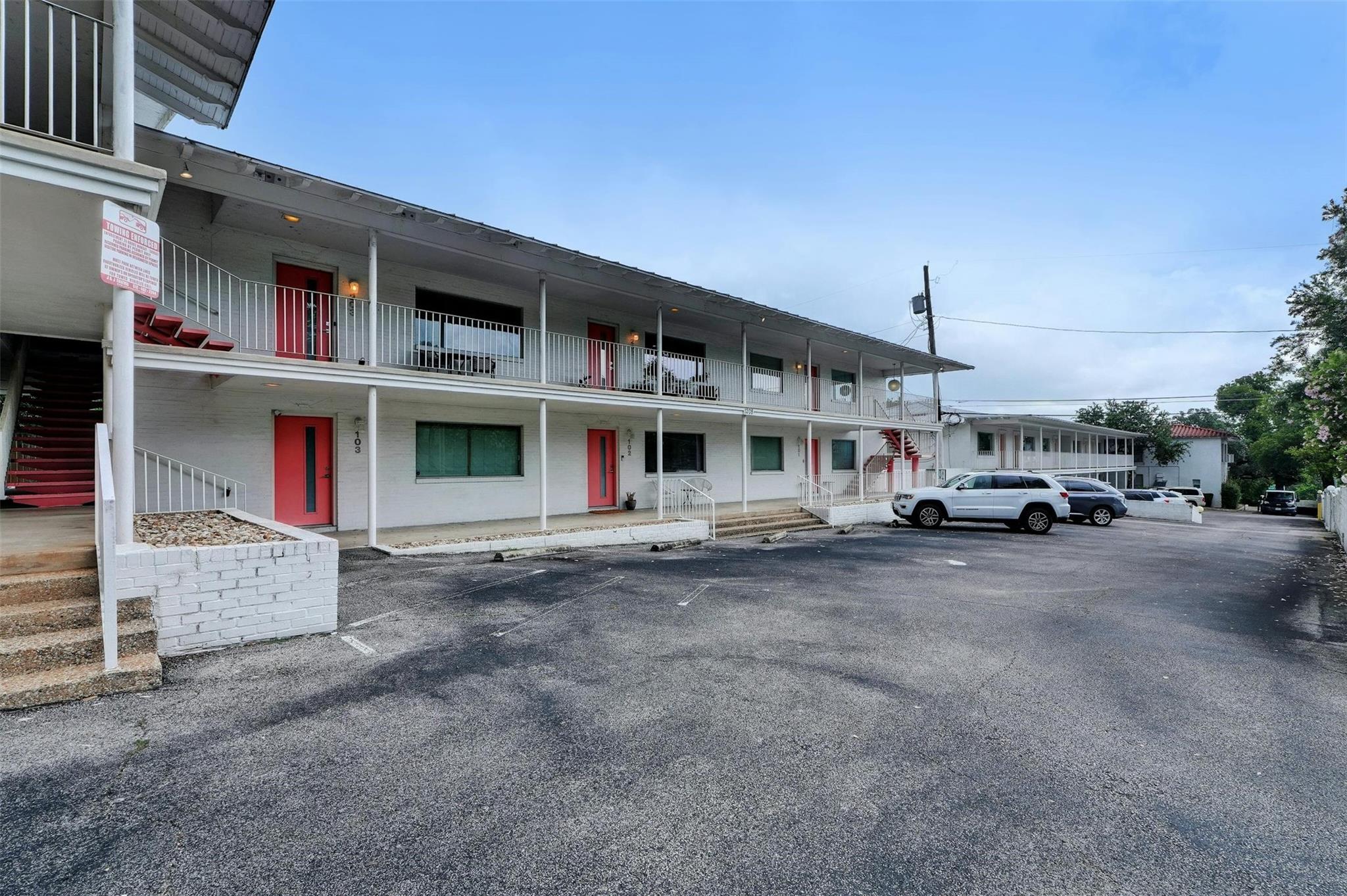 1208 Enfield RD # 202
