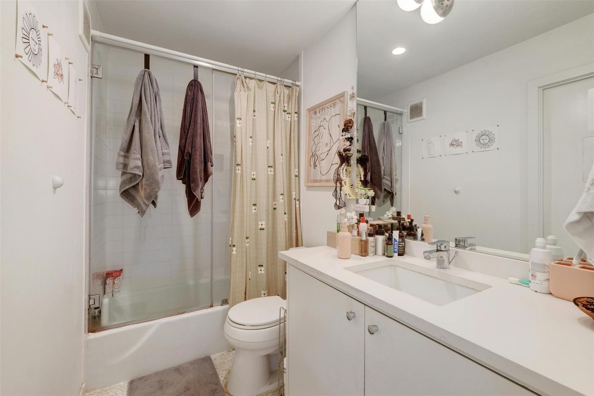 1208 Enfield RD # 202