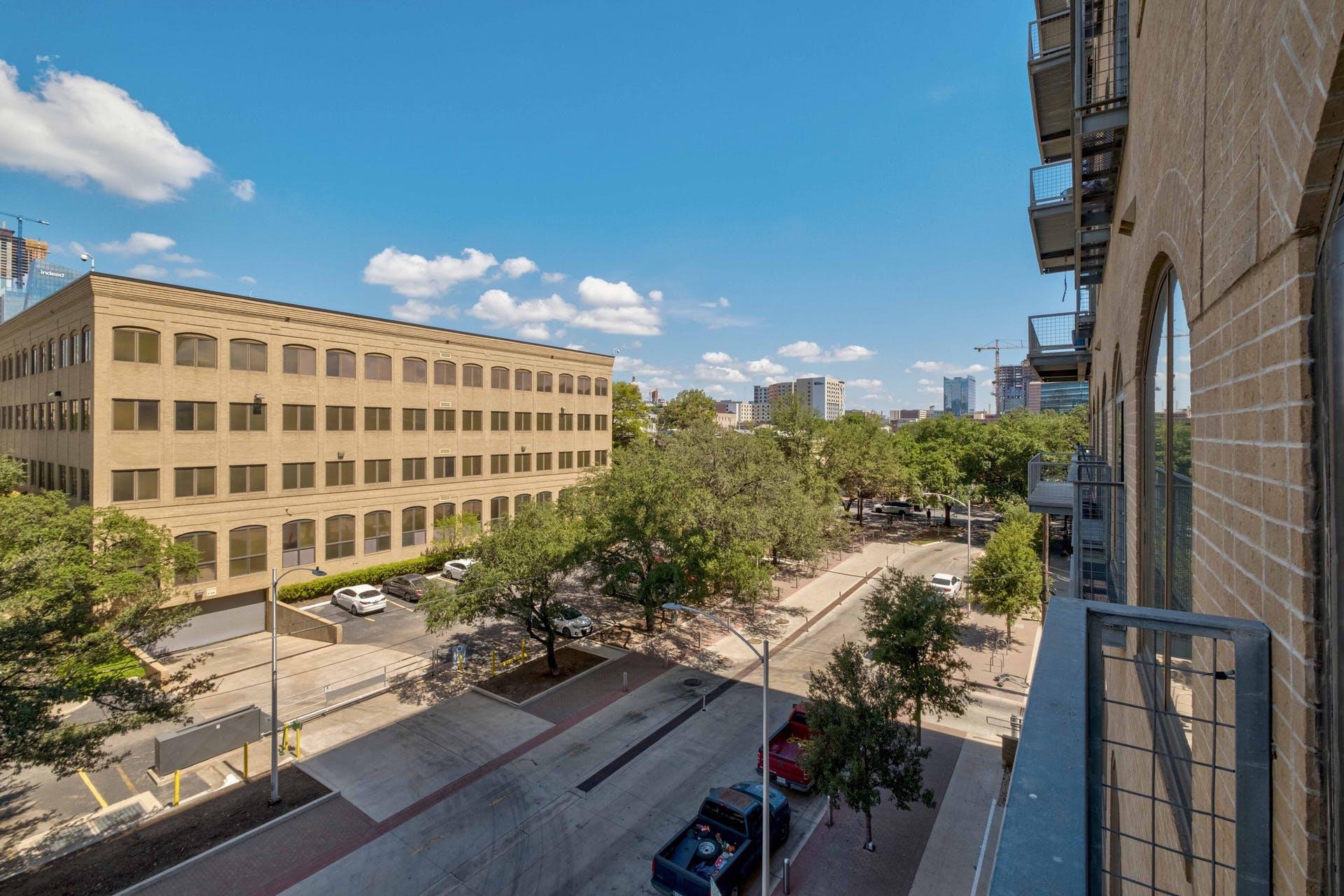 507 Sabine ST # 304