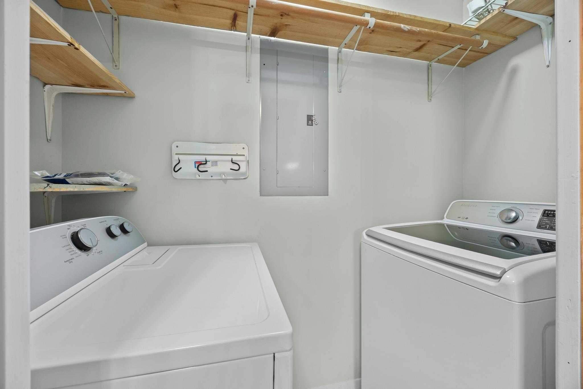 40 N Interstate 35 Highway Unit: 8C4