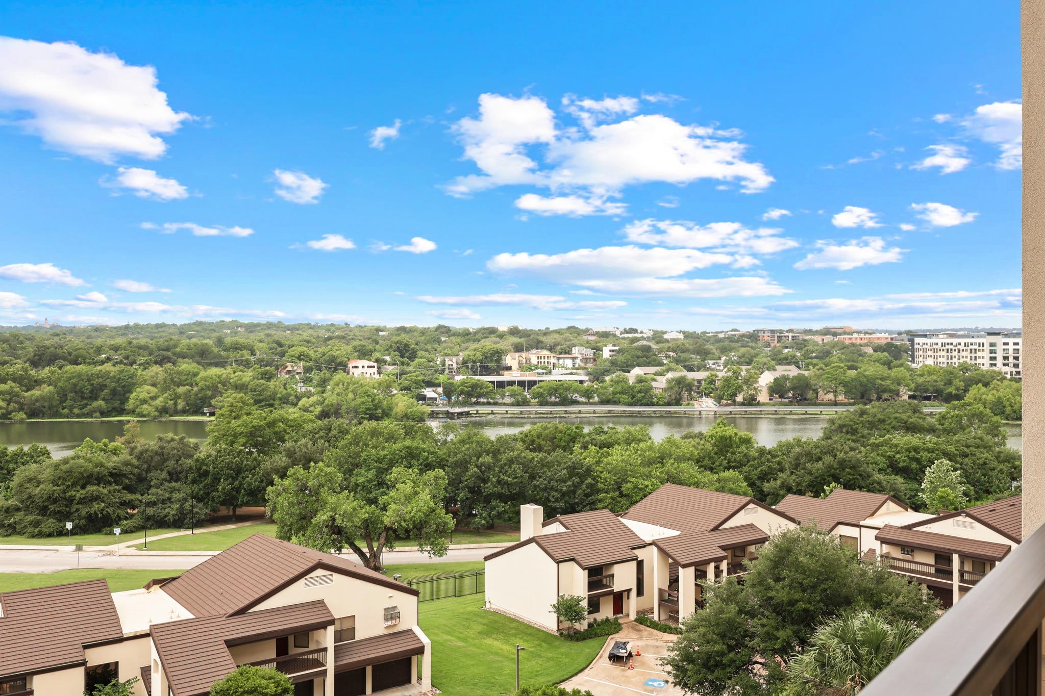 40 N Interstate 35 Highway Unit: 8C4