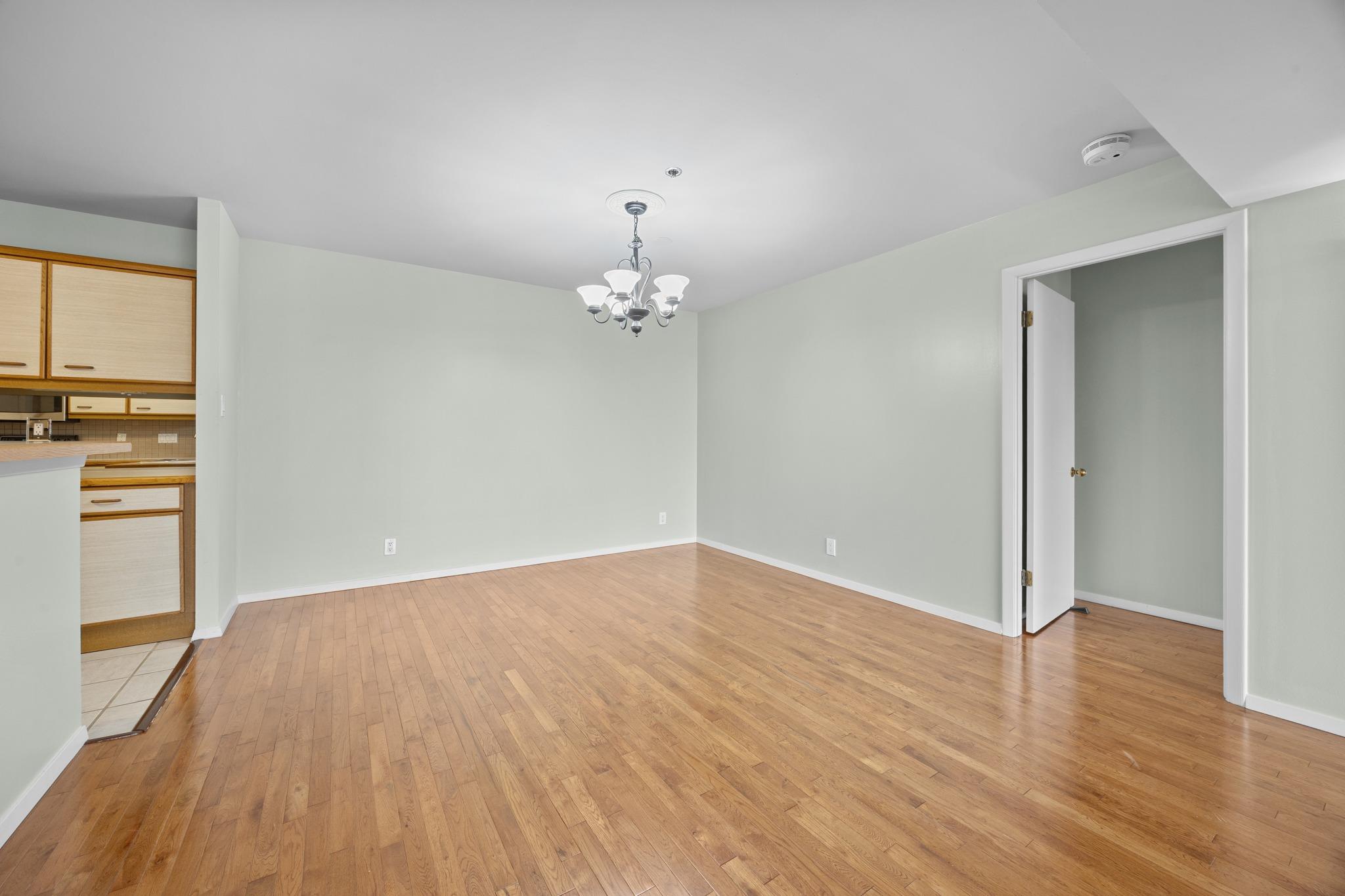 40 N Interstate 35 Highway Unit: 8C4