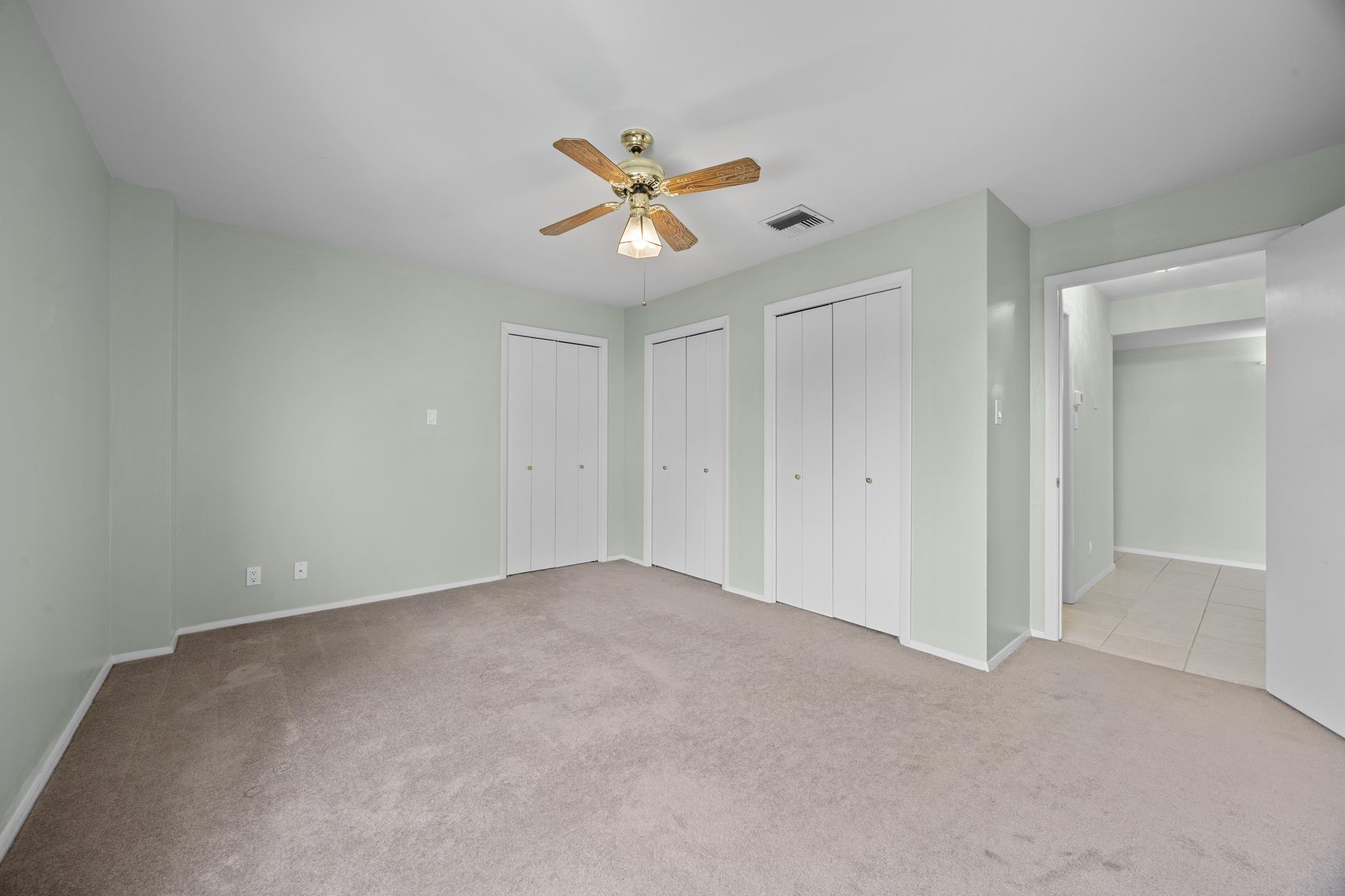 40 N Interstate 35 Highway Unit: 8C4