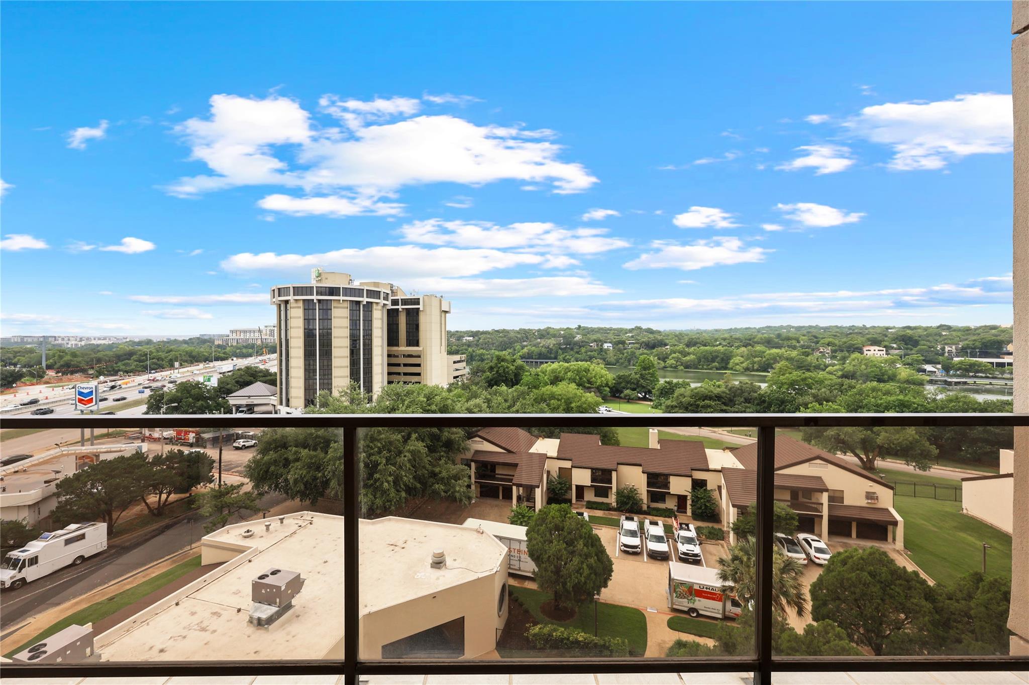 40 N Interstate 35 Highway Unit: 8C4