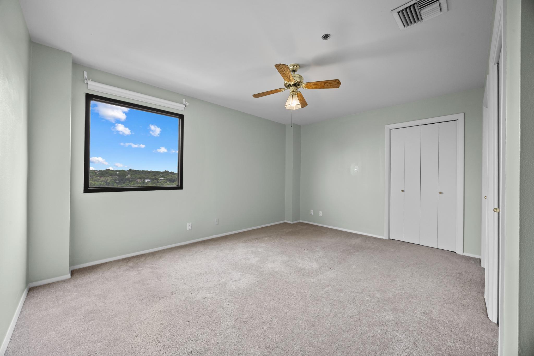 40 N Interstate 35 Highway Unit: 8C4
