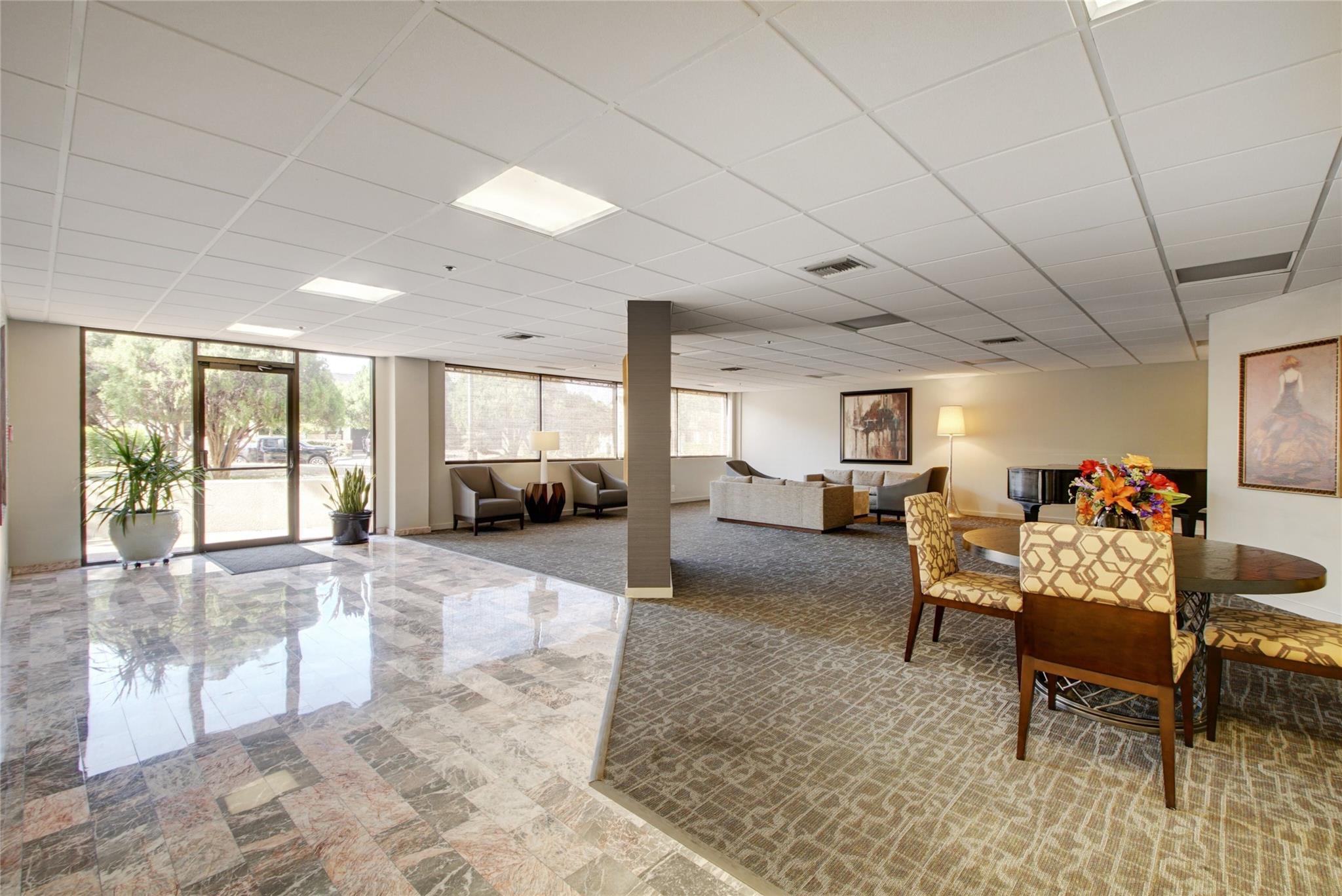40 N Interstate 35 Highway Unit: 8C4