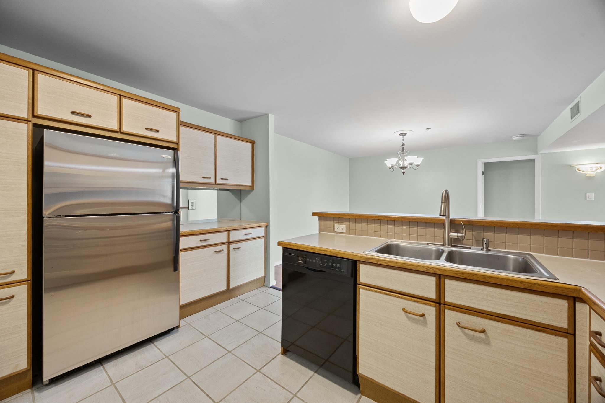 40 N Interstate 35 Highway Unit: 8C4